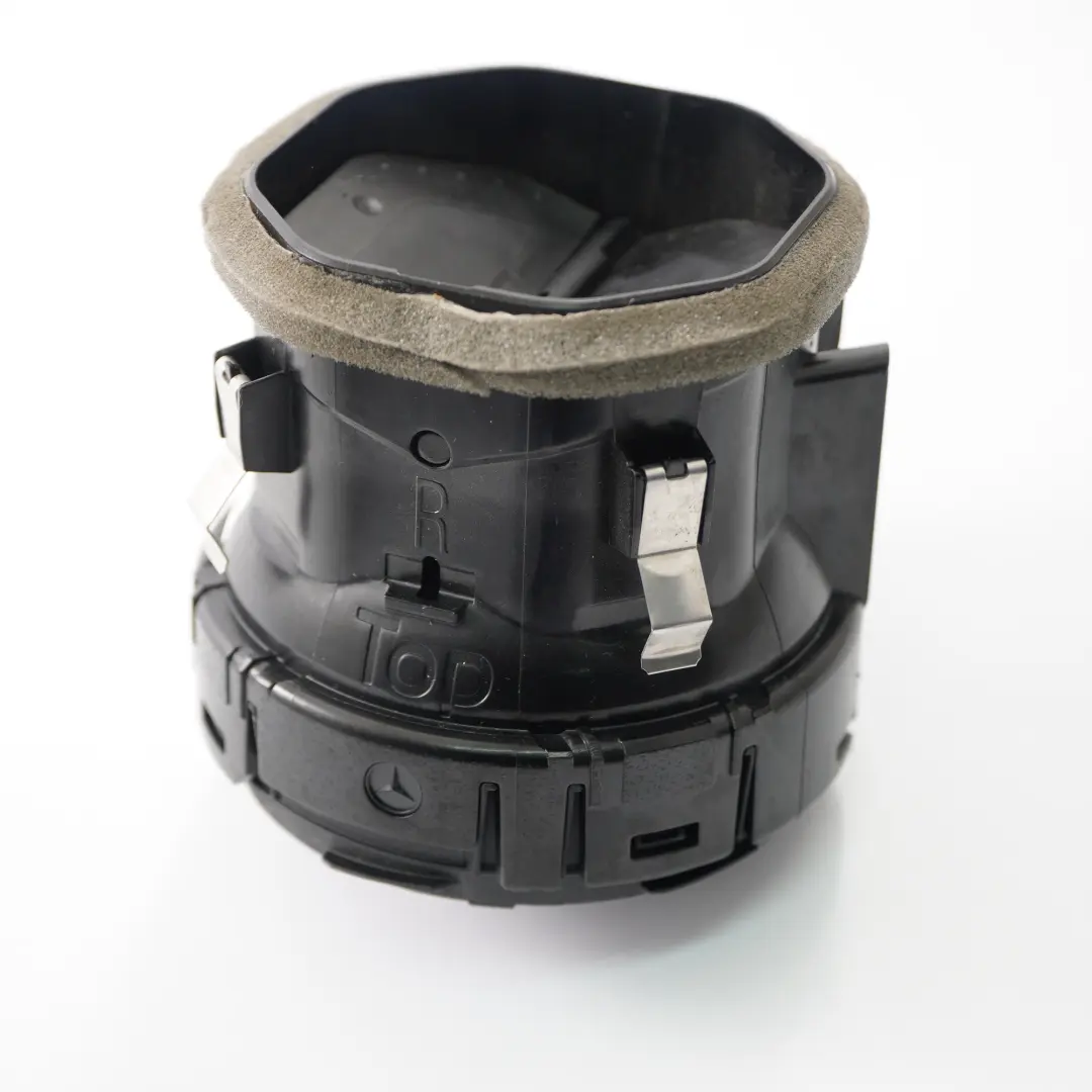 Salpicadero Derecho Boquilla Ventilación Silver Shadow para Mercedes W246 con número de pieza A2468304000 Mercedes W246 Salpicadero Derecho Boquilla Ventilación Silver Shadow - SKU A2468304000 - Número de pieza A2468304000