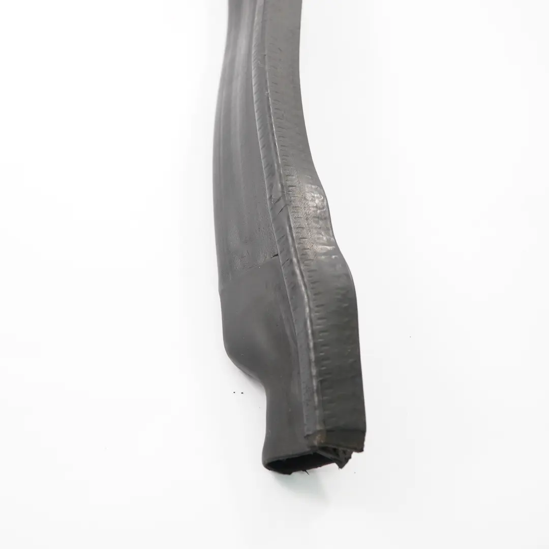 Mercedes W246 Joint d'étanchéité en caoutchouc pour le panneau d'habillage avant - SKU A2468310042 - Numéro de pièce A2468310042
