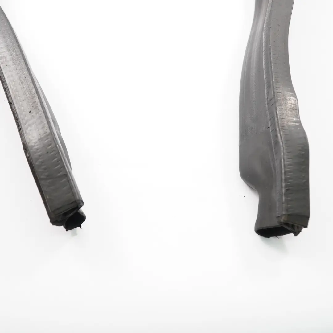 Junta de estanqueidad de goma para el panel frontal del parabrisas para Mercedes W246 con número de pieza A2468310042 Mercedes W246 Junta de estanqueidad de goma para el panel frontal del parabrisas - SKU A2468310042 - Número de pieza A2468310042