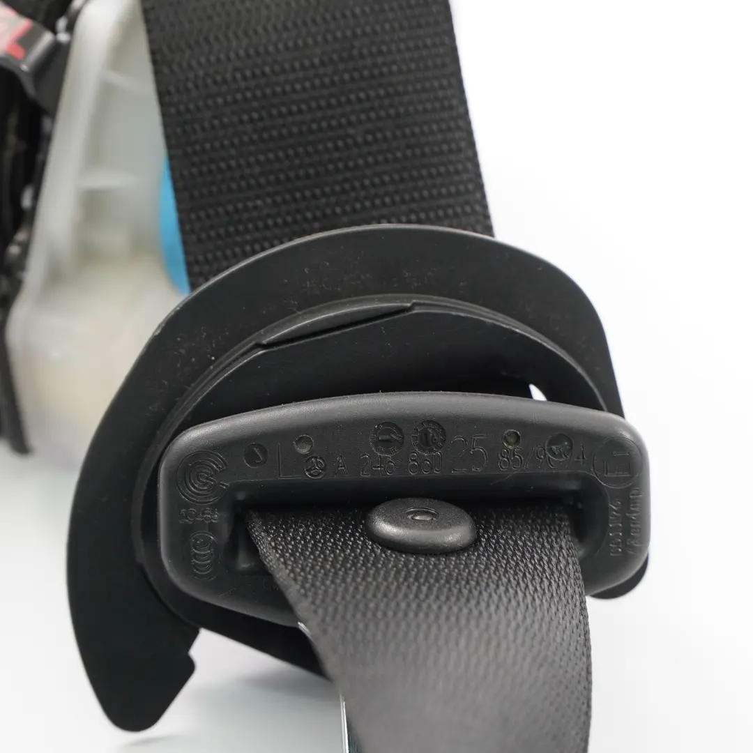 Cinturón de seguridad delantero izquierdo negro para Mercedes W246 con número de pieza A2468602585 Mercedes W246 Cinturón de seguridad delantero izquierdo negro - SKU A2468602585 - Número de pieza A2468602585