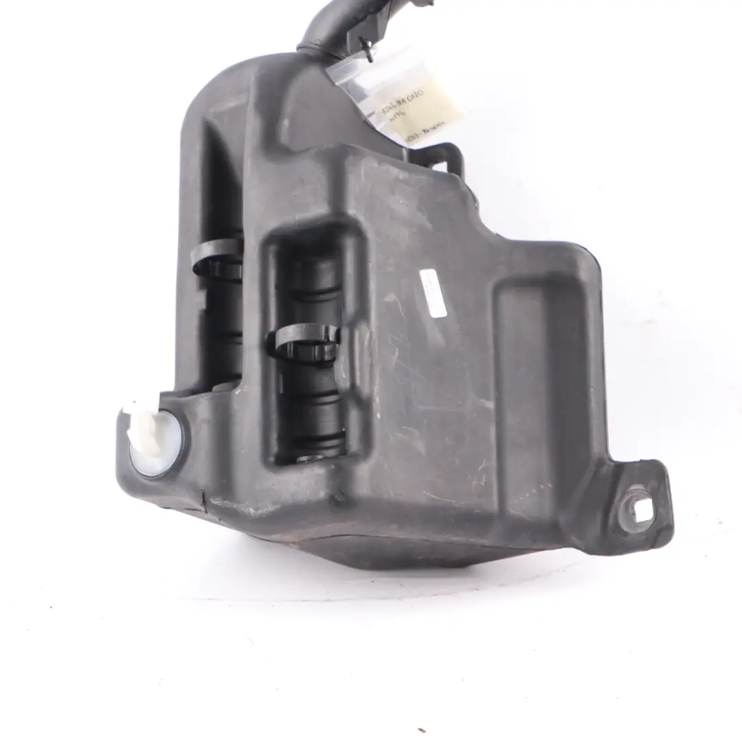Zbiornik Płynu Spryskiwacza do Mercedes W176 W246 o numerze A2468690120 Mercedes W176 W246 Zbiornik Płynu Spryskiwacza - SKU A2468690120 - Numer Części A2468690120