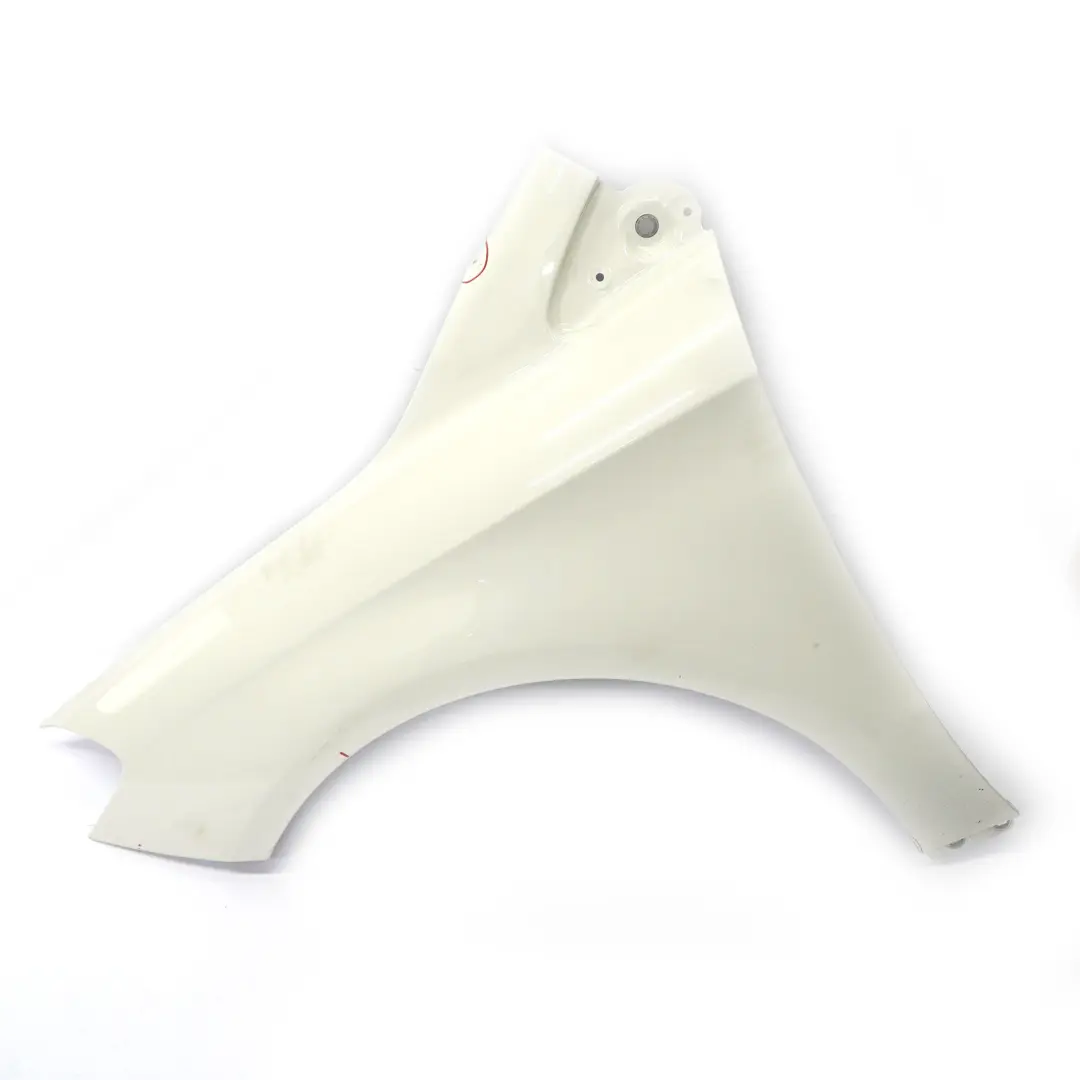 Kotflügelverkleidung vorne links Calcite White - 650 für Mercedes W246 mit Teilenummer A2468810101 Mercedes W246 Kotflügelverkleidung vorne links Calcite White - 650 - SKU A2468810101-CW - Teilenummer A2468810101