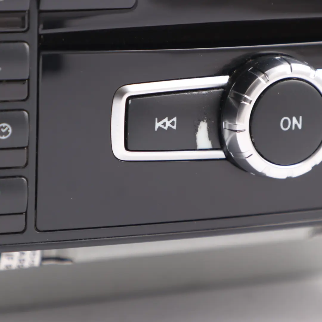 Radio-CD-Spieler Mercedes W176 W246 COMAND Nav Sat-Hauptgerät für mit Teilenummer A2469000516 Radio-CD-Spieler Mercedes W176 W246 COMAND Nav Sat-Hauptgerät - SKU A2469000516 - Teilenummer A2469000516