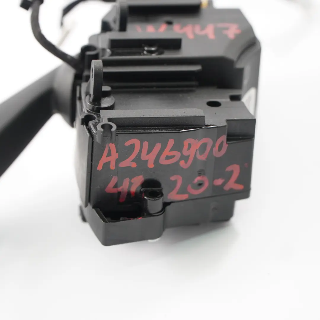 Mercedes W447 Columna de dirección Interruptor Palanca del control de crucero - SKU A2469004120-2 - Número de pieza A2469004120