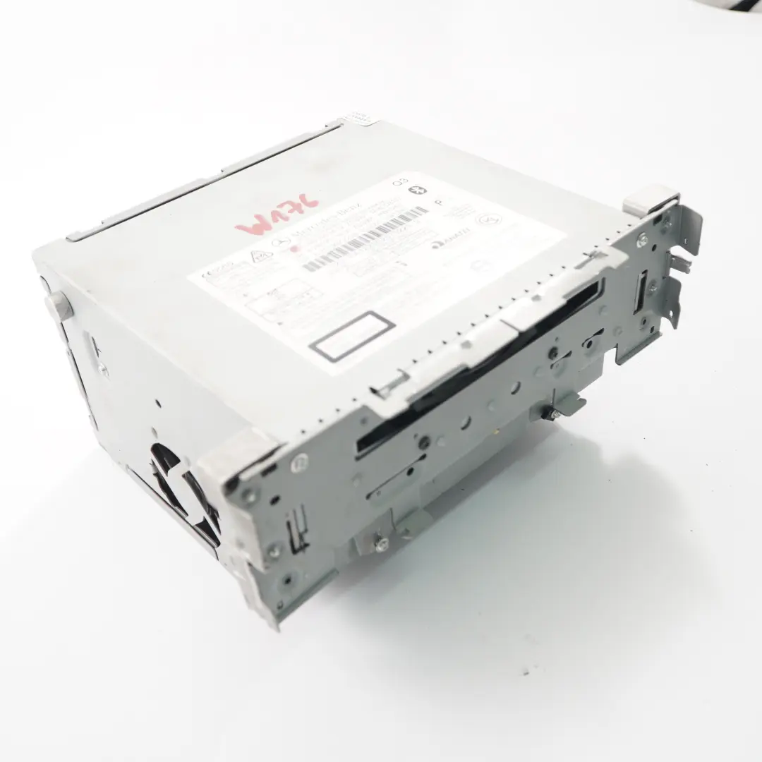 Hauptgerät Radio Cd Player Bluetooth Multimedia Comand für Mercedes W176 mit Teilenummer A2469009412 Mercedes W176 Hauptgerät Radio Cd Player Bluetooth Multimedia Comand - SKU A2469009412 - Teilenummer A2469009412
