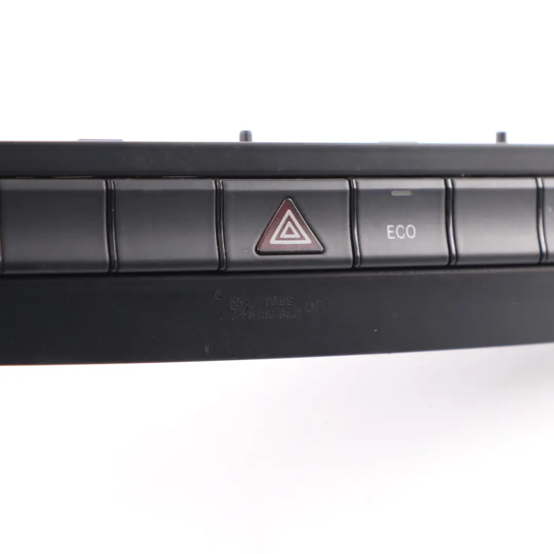 Interruptor de Peligro Mercedes W176 W246 Consola Central Botonera para con número de pieza A2469051201 Interruptor de Peligro Mercedes W176 W246 Consola Central Botonera - SKU A2469051201-1 - Número de pieza A2469051201