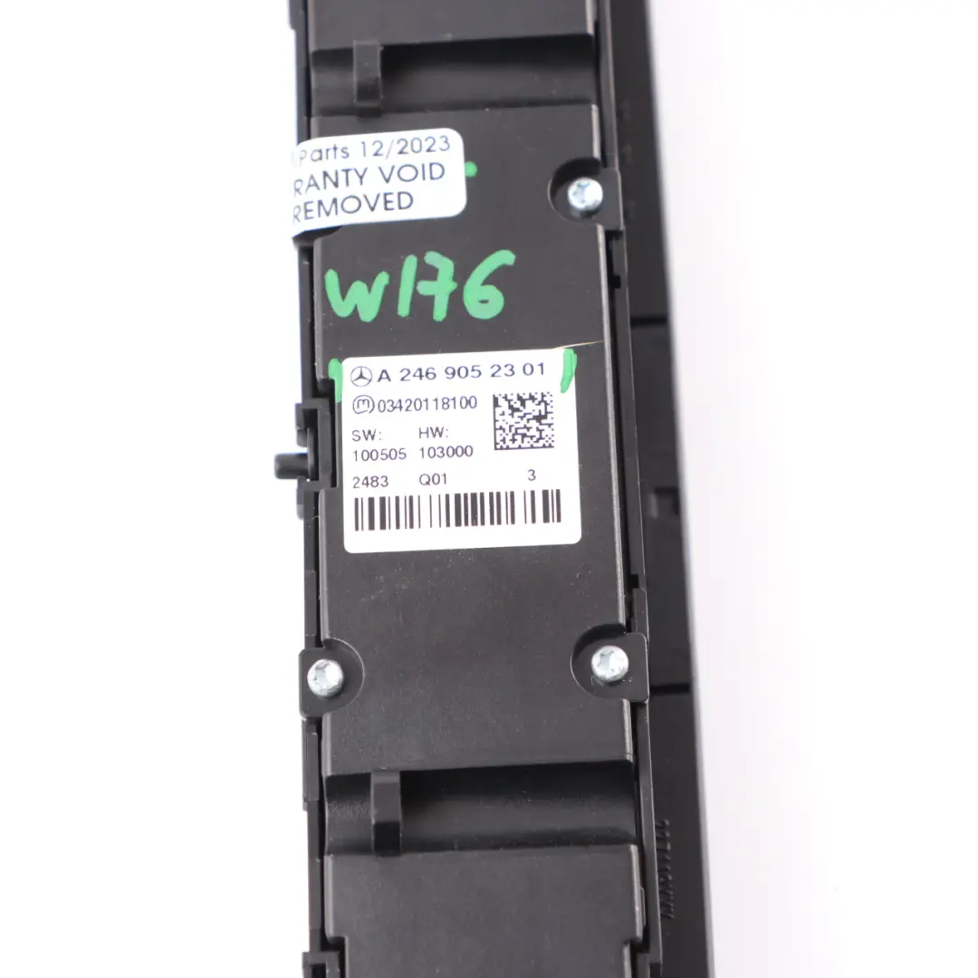 Mittelkonsole Gefahren Schalter PDC Tastenfeld für Mercedes W176 W246 mit Teilenummer A2469052301 Mercedes W176 W246 Mittelkonsole Gefahren Schalter PDC Tastenfeld - SKU A2469052301 - Teilenummer A2469052301