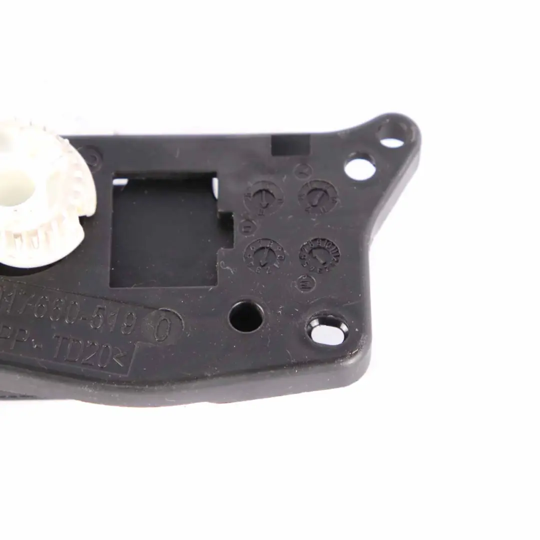 Silnik Silniczek Nagrzewnicy CZ113930-0856 do Mercedes W176 W246 C117 o numerze A2469064400 Mercedes W176 W246 C117 Silnik Silniczek Nagrzewnicy CZ113930-0856 - SKU A2469064400 - Numer Części A2469064400