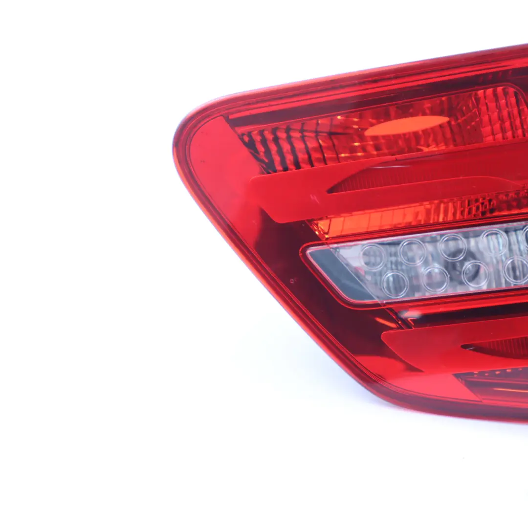 Luce Posteriore Baule Portellone Sinistro Fanale per Mercedes W246 con numero di parte A2469066300 Mercedes W246 Luce Posteriore Baule Portellone Sinistro Fanale - SKU A2469066300 - Numero di parte A2469066300