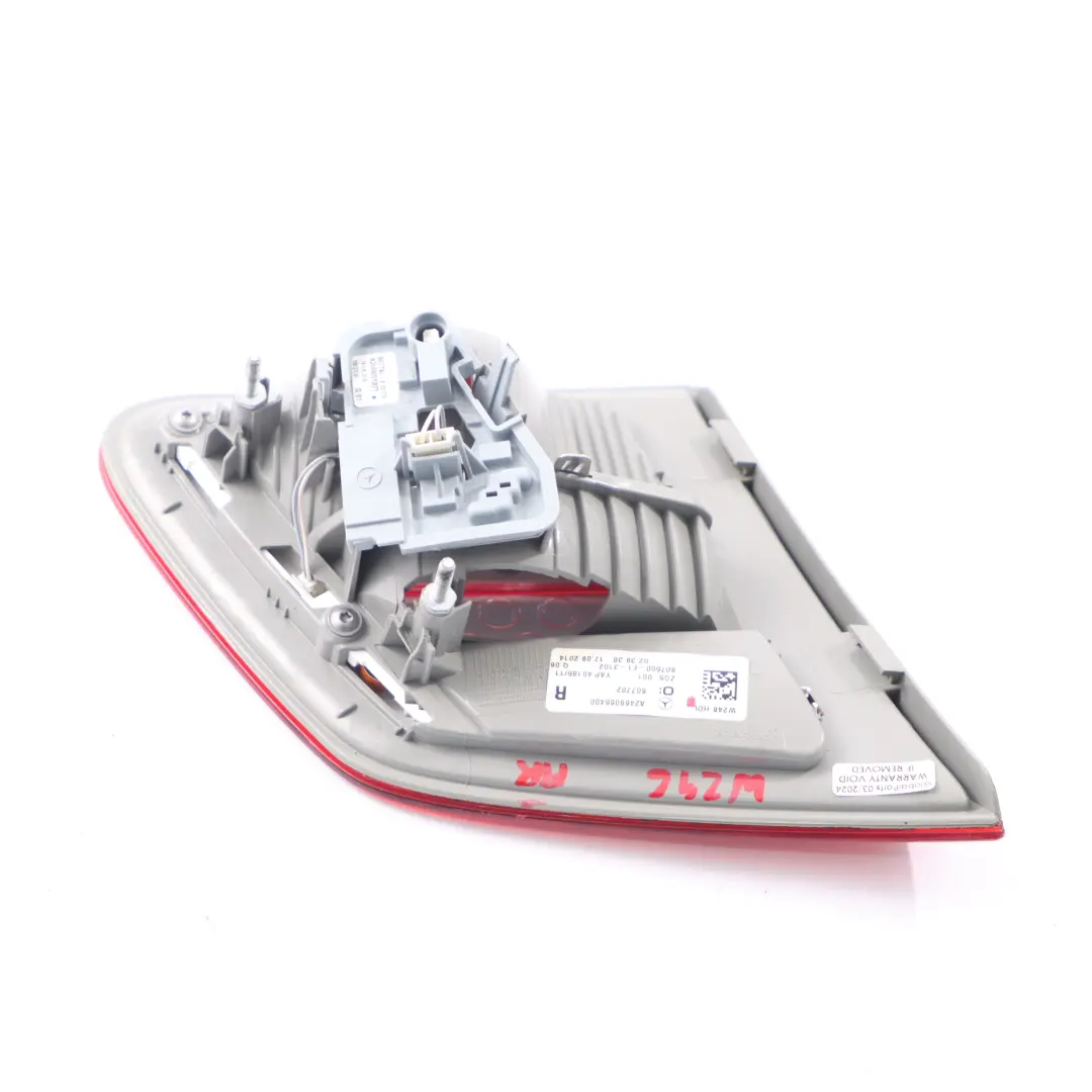 Luz Trasera Tronco Puerta Trasera Derecha Interior para Mercedes W246 con número de pieza A2469066400 Mercedes W246 Luz Trasera Tronco Puerta Trasera Derecha Interior - SKU A2469066400 - Número de pieza A2469066400