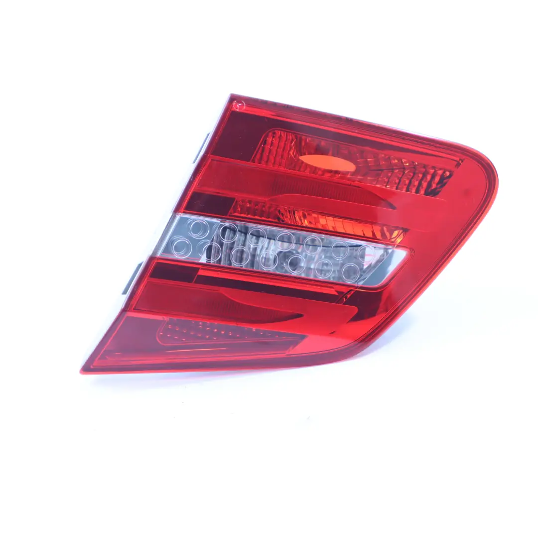 Luce Posteriore Baule Portellone Destro Fanale interno per Mercedes W246 con numero di parte A2469066400 Mercedes W246 Luce Posteriore Baule Portellone Destro Fanale interno - SKU A2469066400 - Numero di parte A2469066400