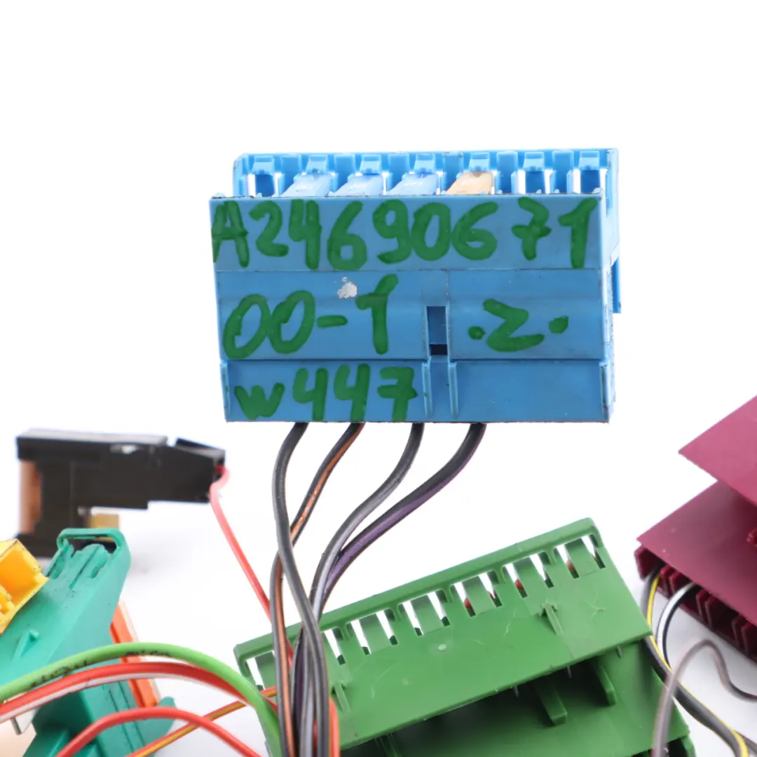 Fuse Relay Box Unit Cables Wiring Loom to Mercedes W176 W246 C117 with Part number A2469067100 Mercedes W176 W246 C117 Fuse Relay Box Unit Cables Wiring Loom - SKU A2469067100-1 - Part number A2469067100