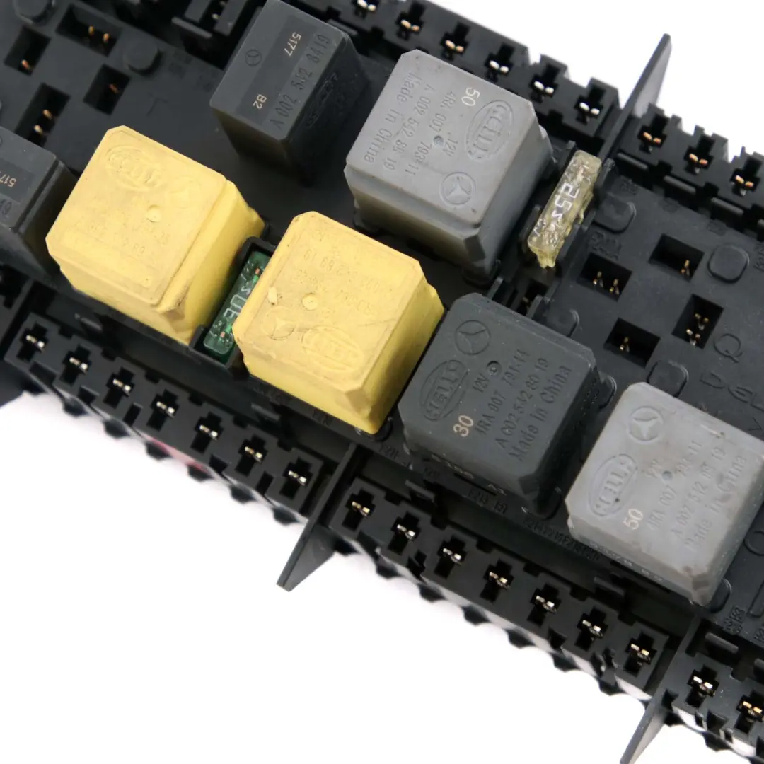 Sicherung-Relais-Kasten Einheit für Mercedes W176 W246 C117 mit Teilenummer A2469067100 Mercedes W176 W246 C117 Sicherung-Relais-Kasten Einheit - SKU A2469067100 - Teilenummer A2469067100