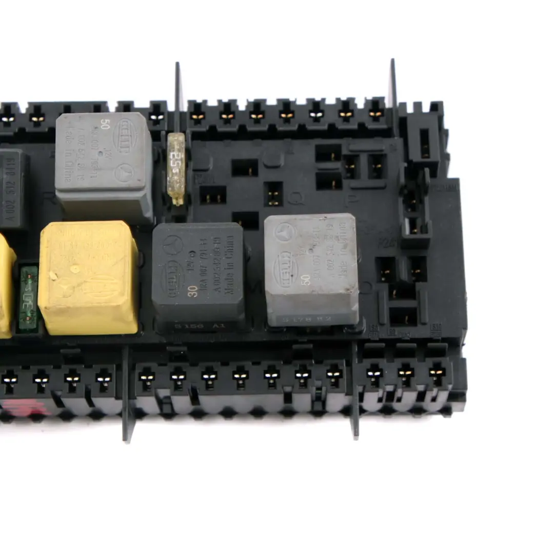 Sicherung-Relais-Kasten Einheit für Mercedes W176 W246 C117 mit Teilenummer A2469067100 Mercedes W176 W246 C117 Sicherung-Relais-Kasten Einheit - SKU A2469067100 - Teilenummer A2469067100