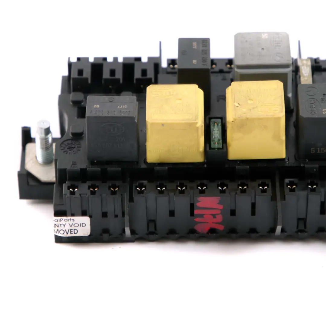 Sicherung-Relais-Kasten Einheit für Mercedes W176 W246 C117 mit Teilenummer A2469067100 Mercedes W176 W246 C117 Sicherung-Relais-Kasten Einheit - SKU A2469067100 - Teilenummer A2469067100