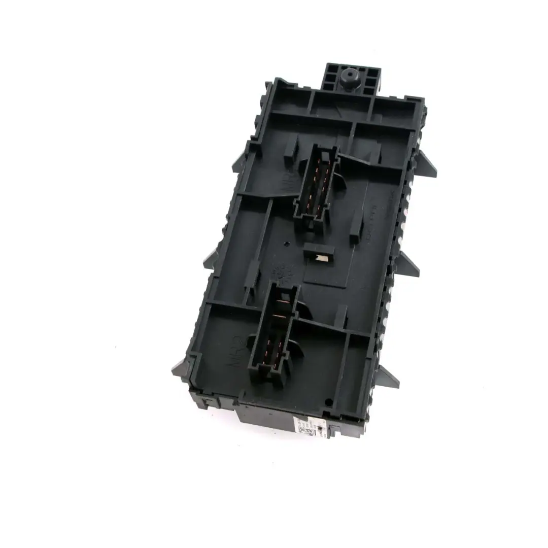 Fusibile Scatola Relè Unità per Mercedes W176 W246 C117 con numero di parte A2469067100 Mercedes W176 W246 C117 Fusibile Scatola Relè Unità - SKU A2469067100 - Numero di parte A2469067100