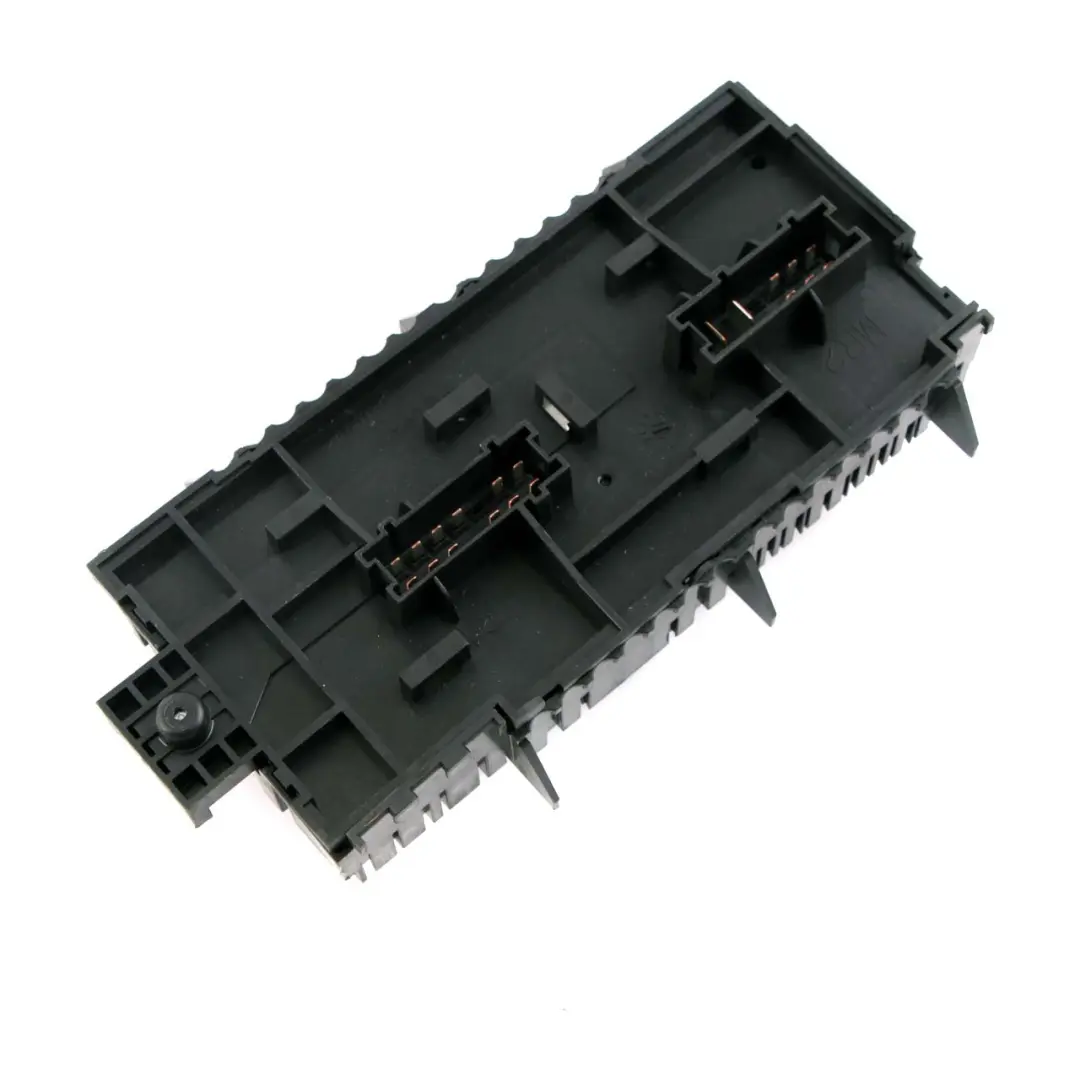 Sicherung-Relais-Kasten Einheit für Mercedes W176 W246 C117 mit Teilenummer A2469067100 Mercedes W176 W246 C117 Sicherung-Relais-Kasten Einheit - SKU A2469067100 - Teilenummer A2469067100