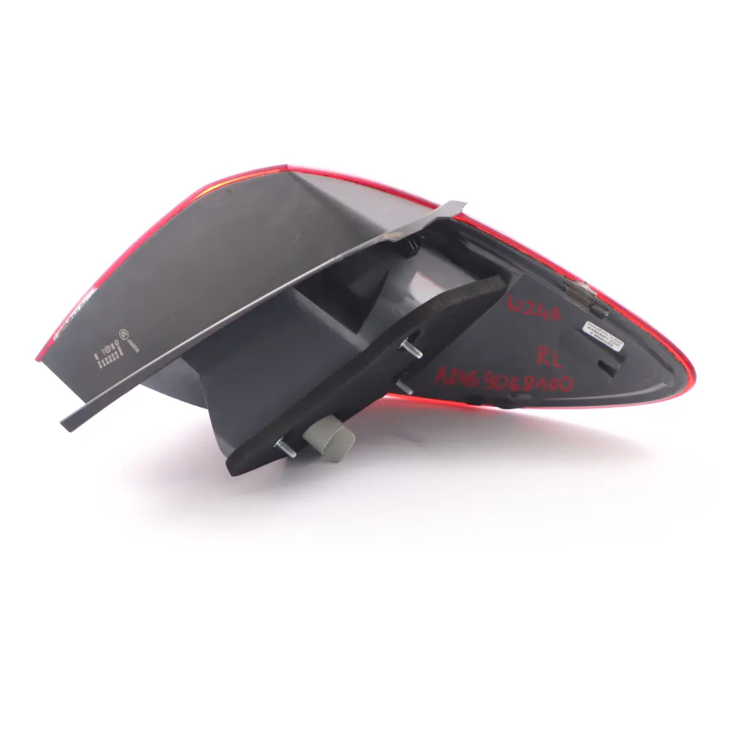 Mercedes W246 Luz Trasera Izquierda Panel lateral luces traseras LED - SKU A2469068100 - Número de pieza A2469068100