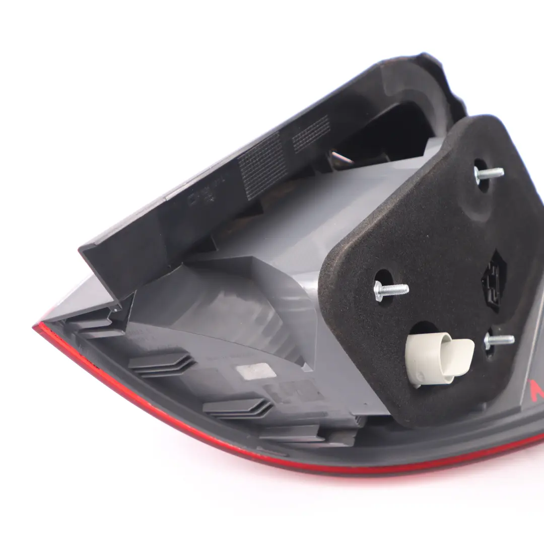 Mercedes W246 Luz Trasera Izquierda Panel lateral luces traseras LED - SKU A2469068100 - Número de pieza A2469068100