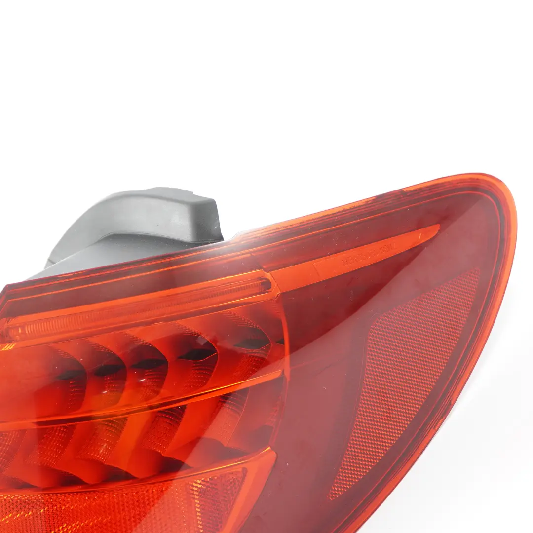 Mercedes W246 Feu arrière droit Panneau latéral du feu arrière LED - SKU A2469068200 - Numéro de pièce A2469068200