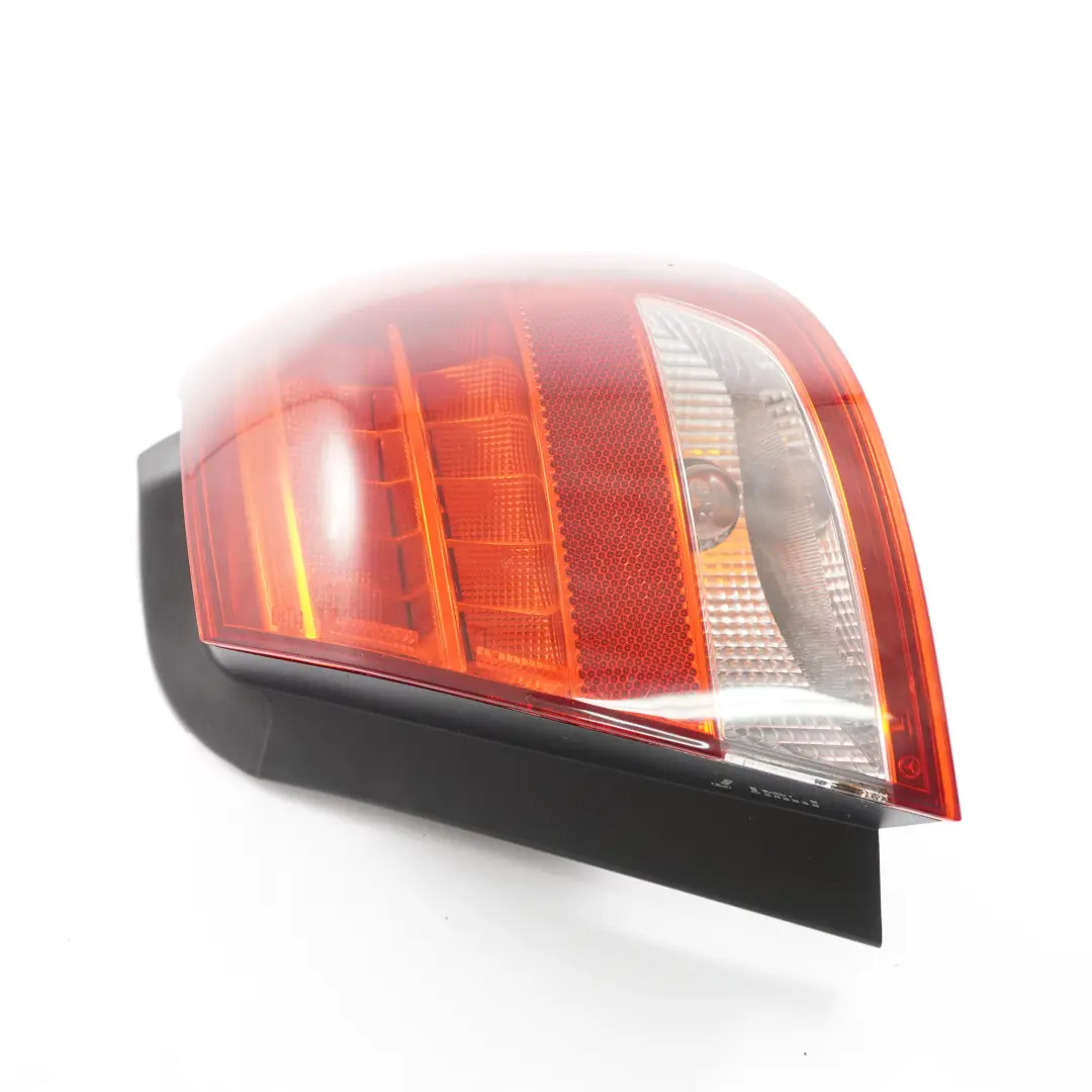 Fanale posteriore destro Fanale laterale LED per Mercedes W246 con numero di parte A2469068200 Mercedes W246 Fanale posteriore destro Fanale laterale LED - SKU A2469068200 - Numero di parte A2469068200