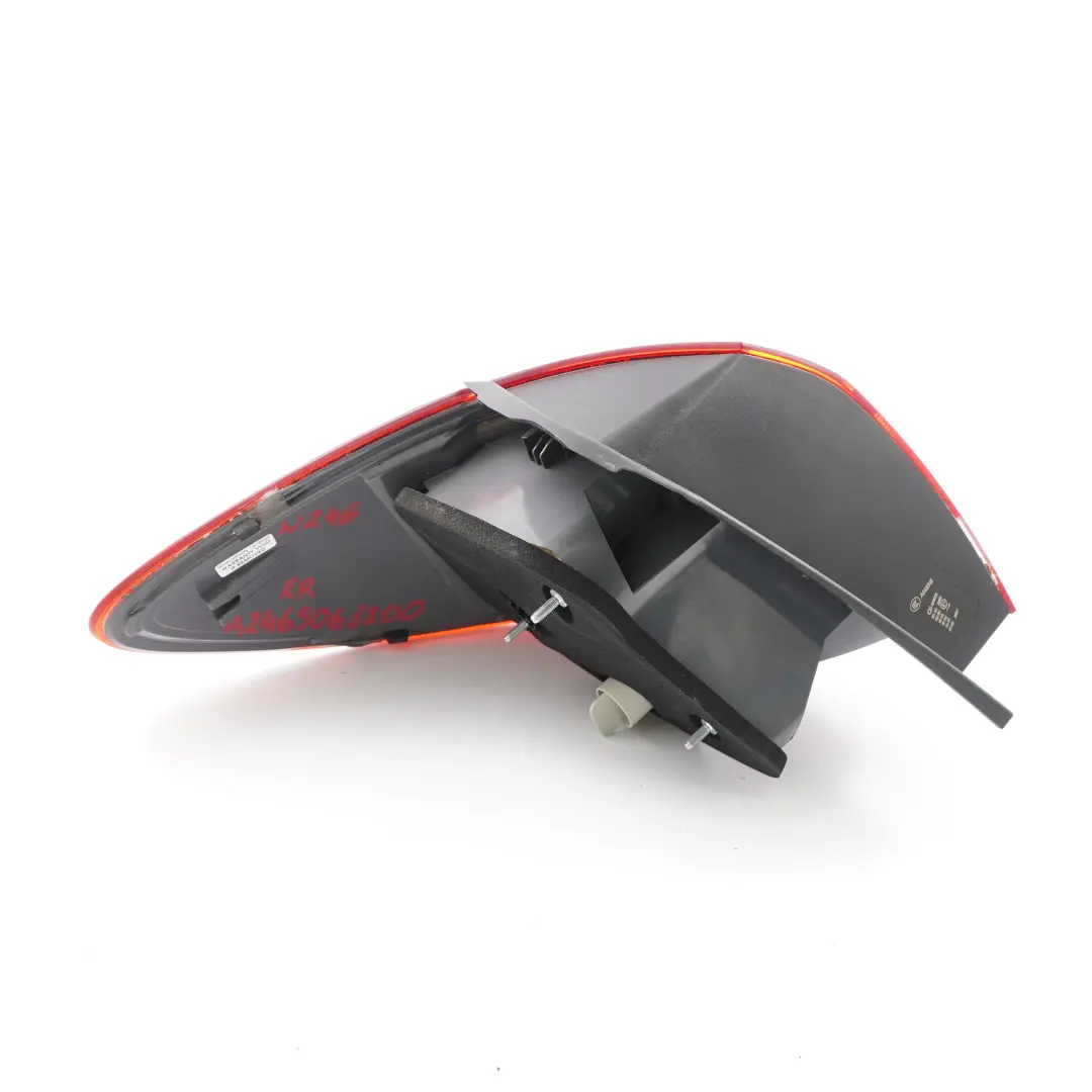 Feu arrière droit Panneau latéral du feu arrière LED pour Mercedes W246 à propos du numéro de pièce A2469068200 Mercedes W246 Feu arrière droit Panneau latéral du feu arrière LED - SKU A2469068200 - Numéro de pièce A2469068200