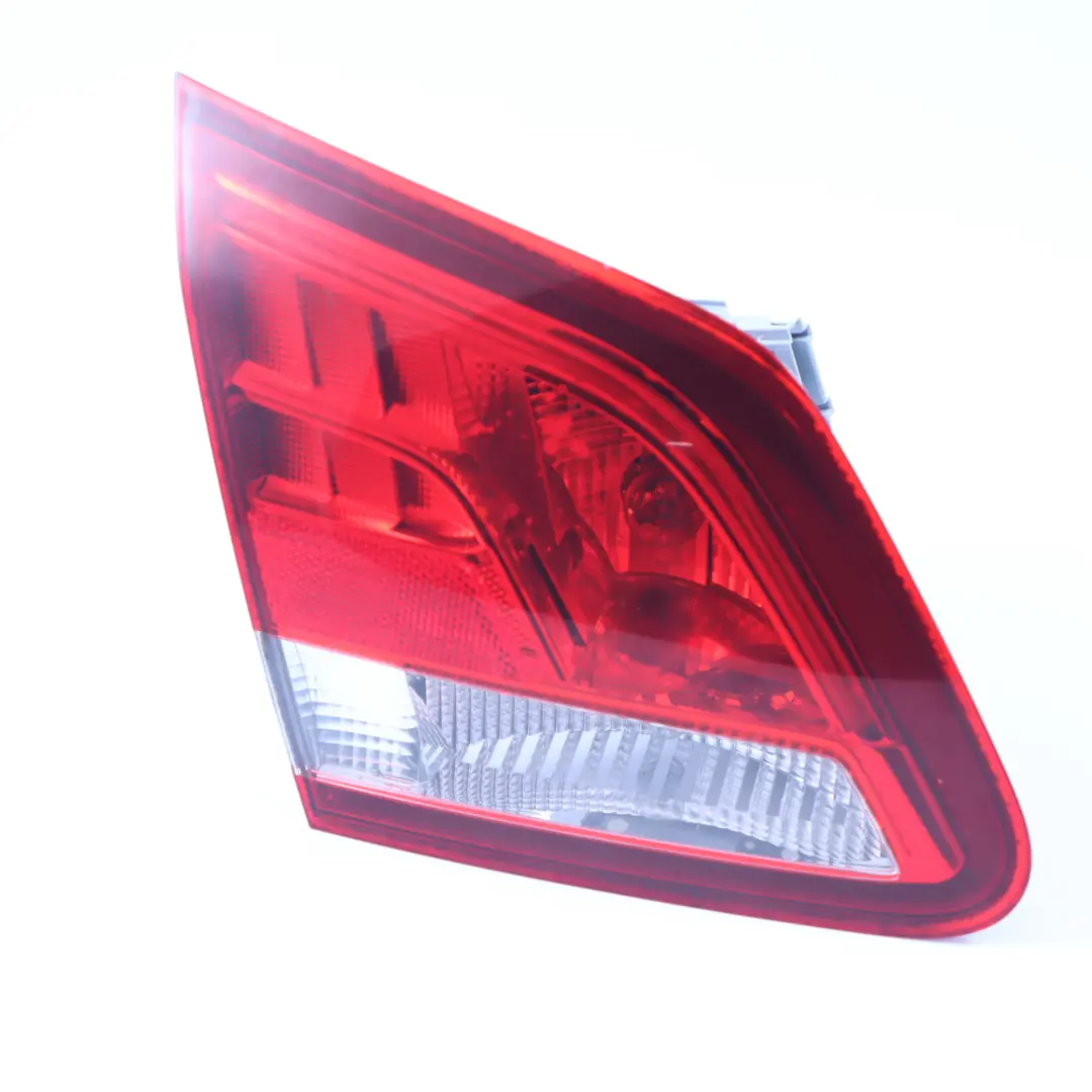 Feu arrière coffre hayon gauche Feu arrière intérieur pour Mercedes W246 à propos du numéro de pièce A2469068500 Mercedes W246 Feu arrière coffre hayon gauche Feu arrière intérieur - SKU A2469068500 - Numéro de pièce A2469068500