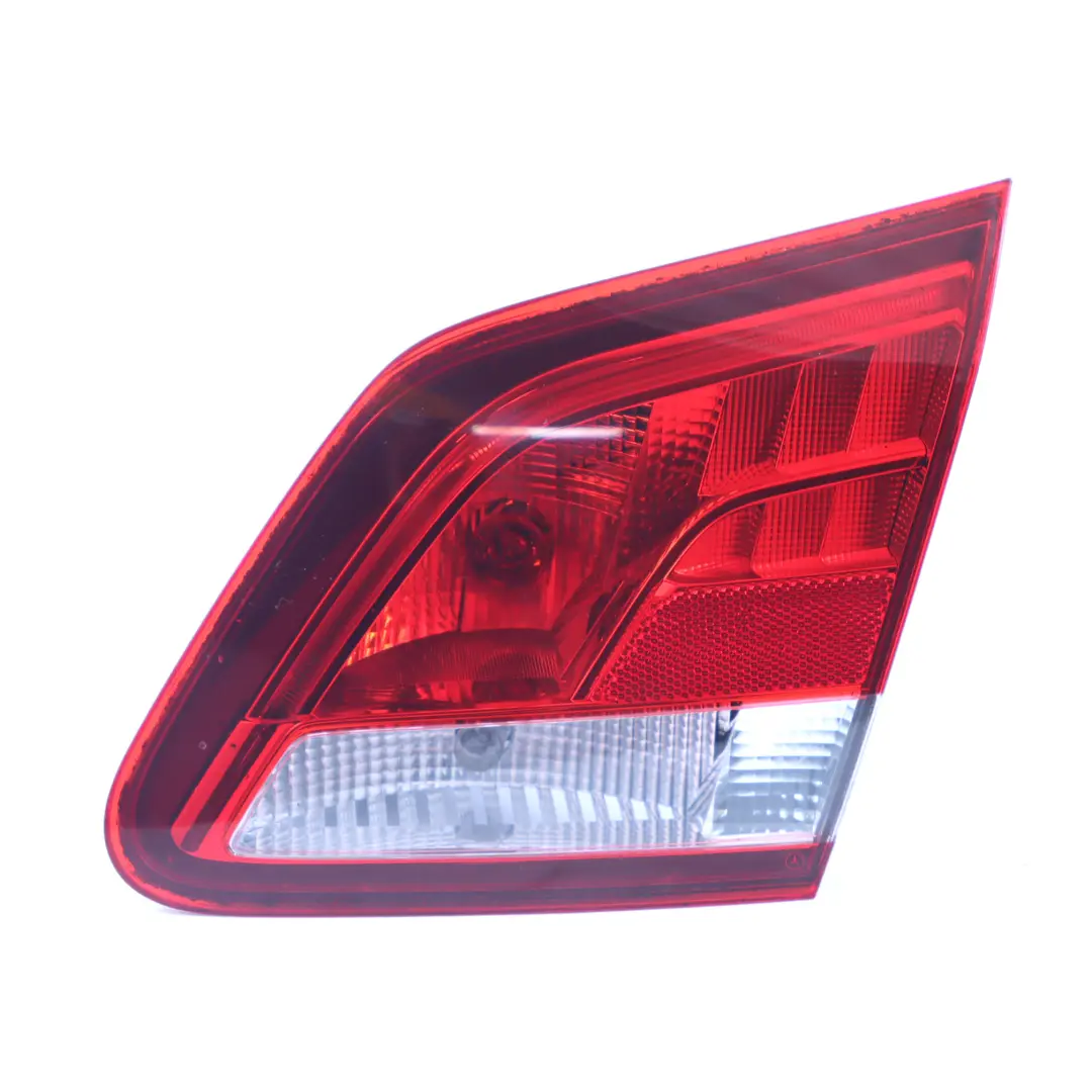 Feu arrière coffre hayon droit Feu arrière intérieur pour Mercedes W246 à propos du numéro de pièce A2469068600 Mercedes W246 Feu arrière coffre hayon droit Feu arrière intérieur - SKU A2469068600 - Numéro de pièce A2469068600