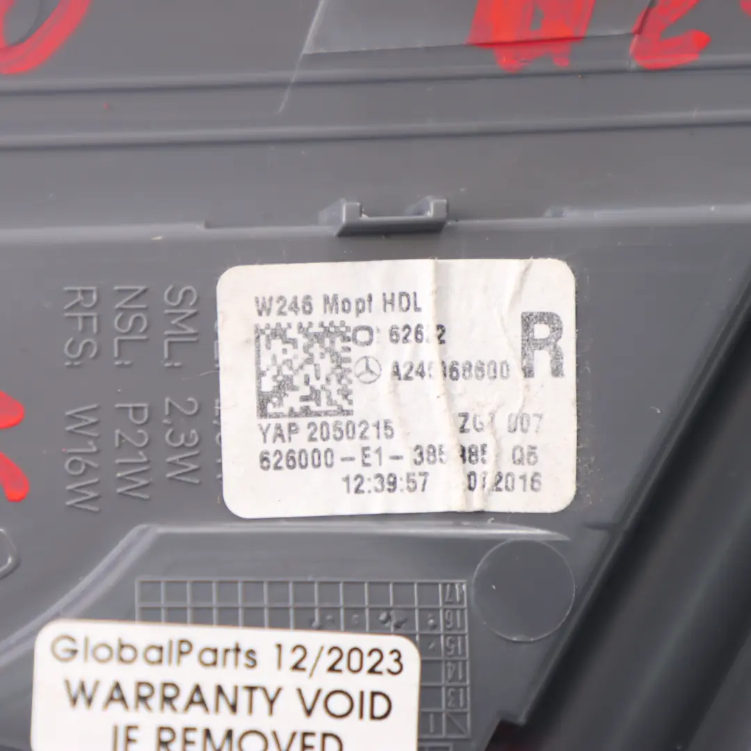 Lampa W Klapę Prawy Tył Prawa Tylna do Mercedes W246 o numerze A2469068600 Mercedes W246 Lampa W Klapę Prawy Tył Prawa Tylna - SKU A2469068600 - Numer Części A2469068600