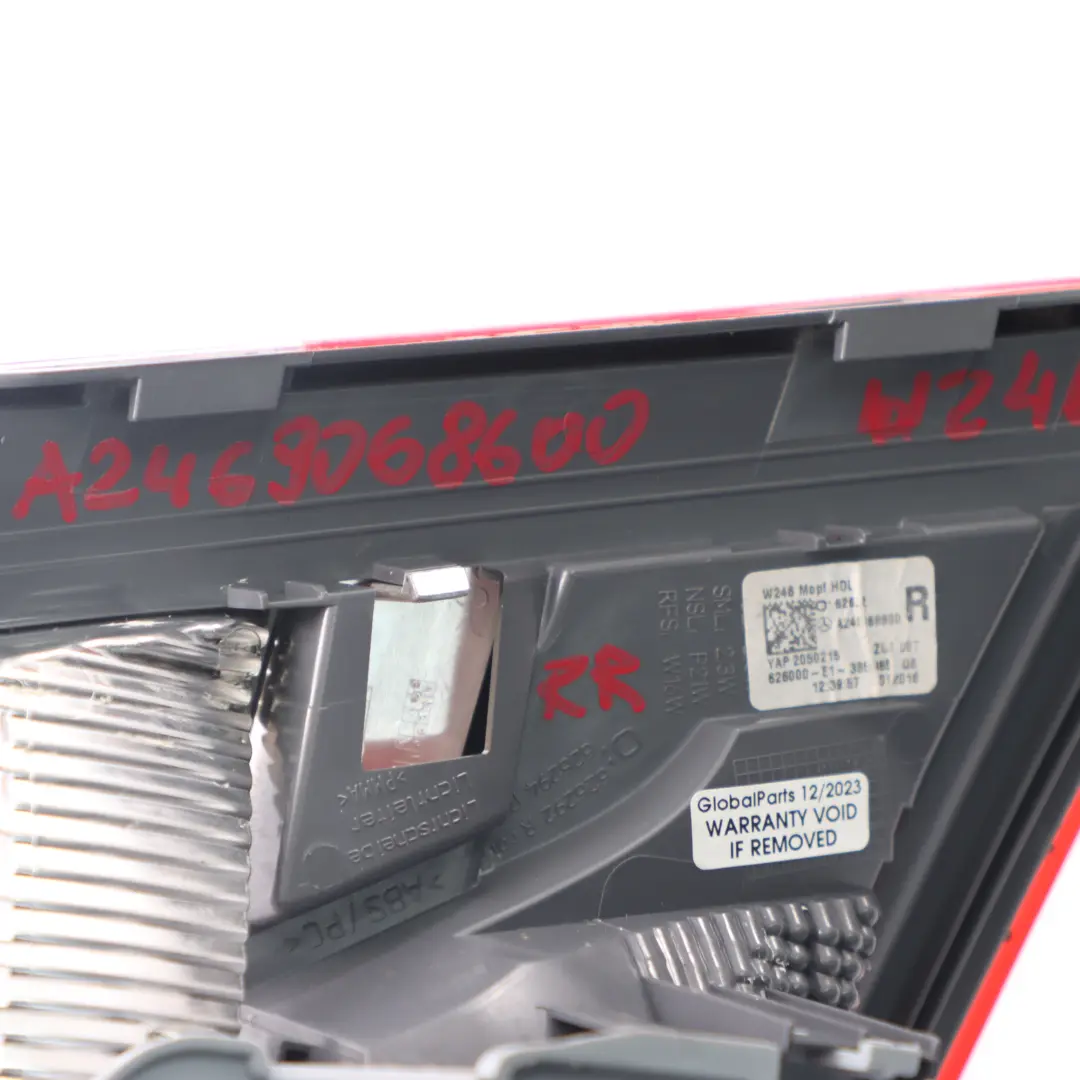 Feu arrière coffre hayon droit Feu arrière intérieur pour Mercedes W246 à propos du numéro de pièce A2469068600 Mercedes W246 Feu arrière coffre hayon droit Feu arrière intérieur - SKU A2469068600 - Numéro de pièce A2469068600