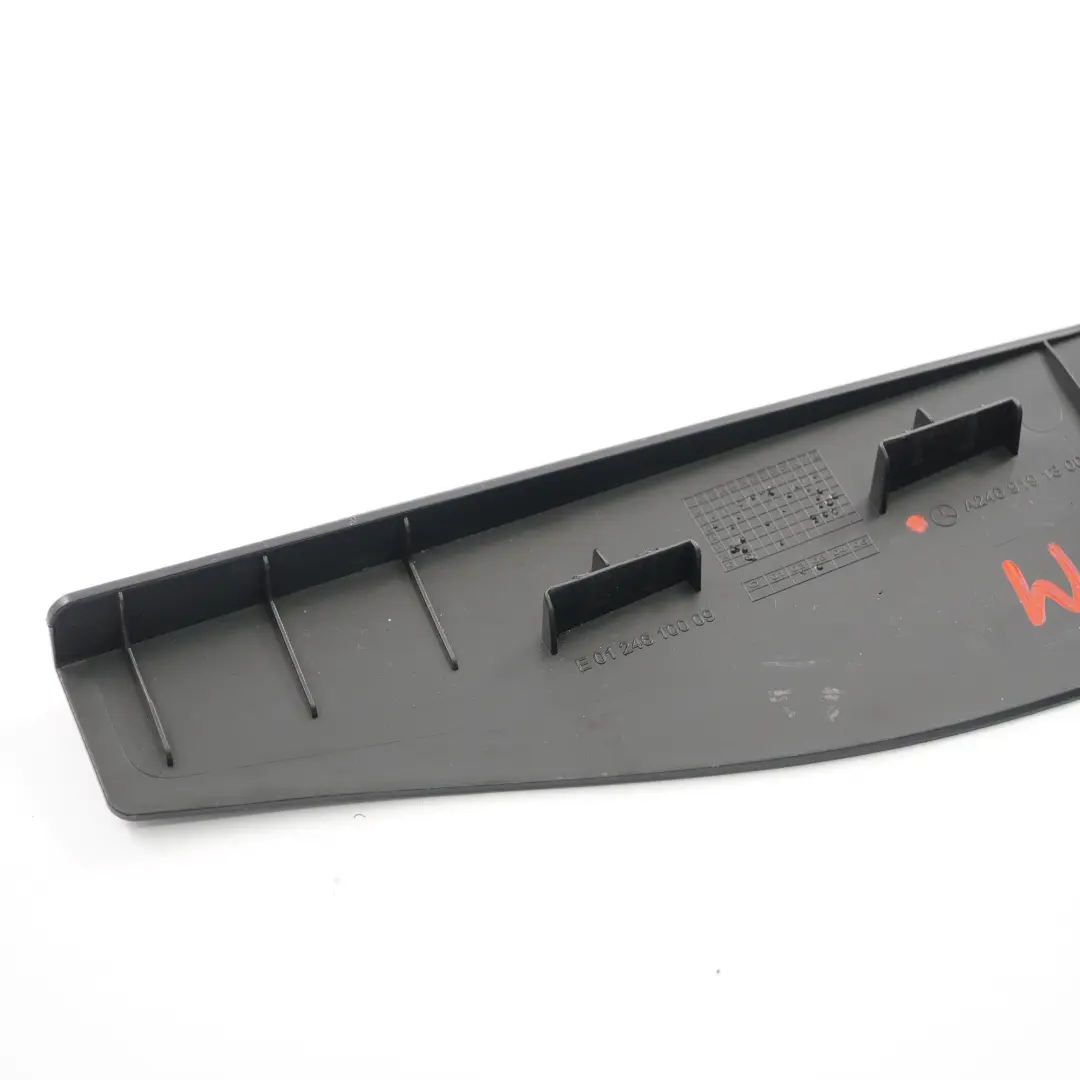 Banquette arrière Cache rail arrière Gauche garniture pour Mercedes W246 à propos du numéro de pièce A2469191300 Mercedes W246 Banquette arrière Cache rail arrière Gauche garniture - SKU A2469191300 - Numéro de pièce A2469191300