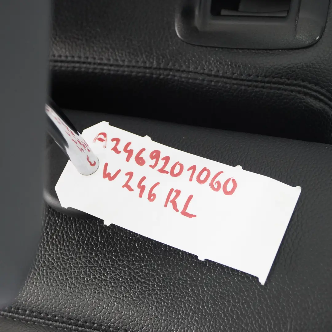 Schienale Sedile Posteriore Destro Rivestimento Finta Pelle Nero per Mercedes W246 con numero di parte A2469200960 Mercedes W246 Schienale Sedile Posteriore Destro Rivestimento Finta Pelle Nero - SKU A2469201060 - Numero di parte A2469200960