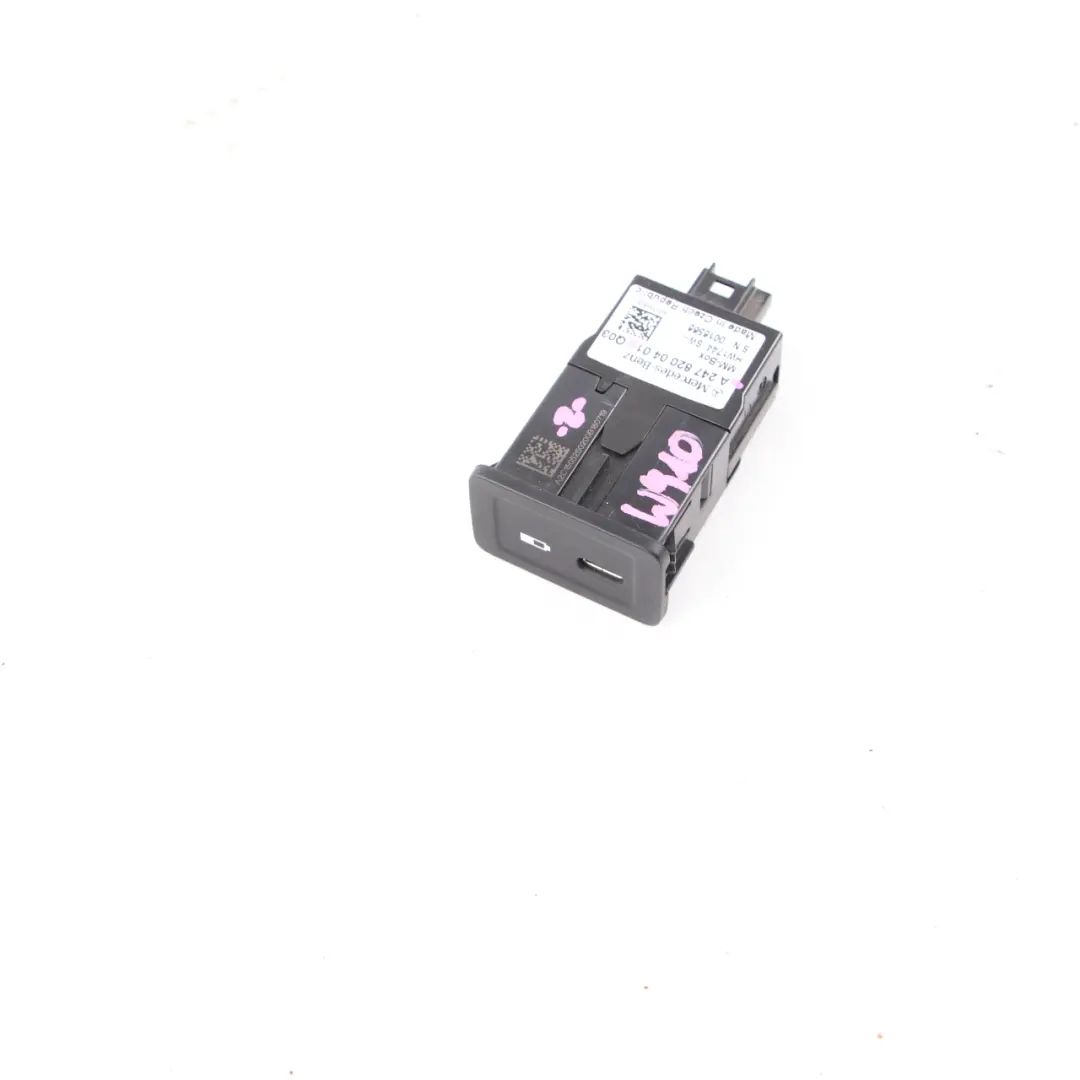 Presa di corrente USB per Mercedes Sprinter W910 con numero di parte A2478200401 Mercedes Sprinter W910 Presa di corrente USB - SKU A2478200401 - Numero di parte A2478200401