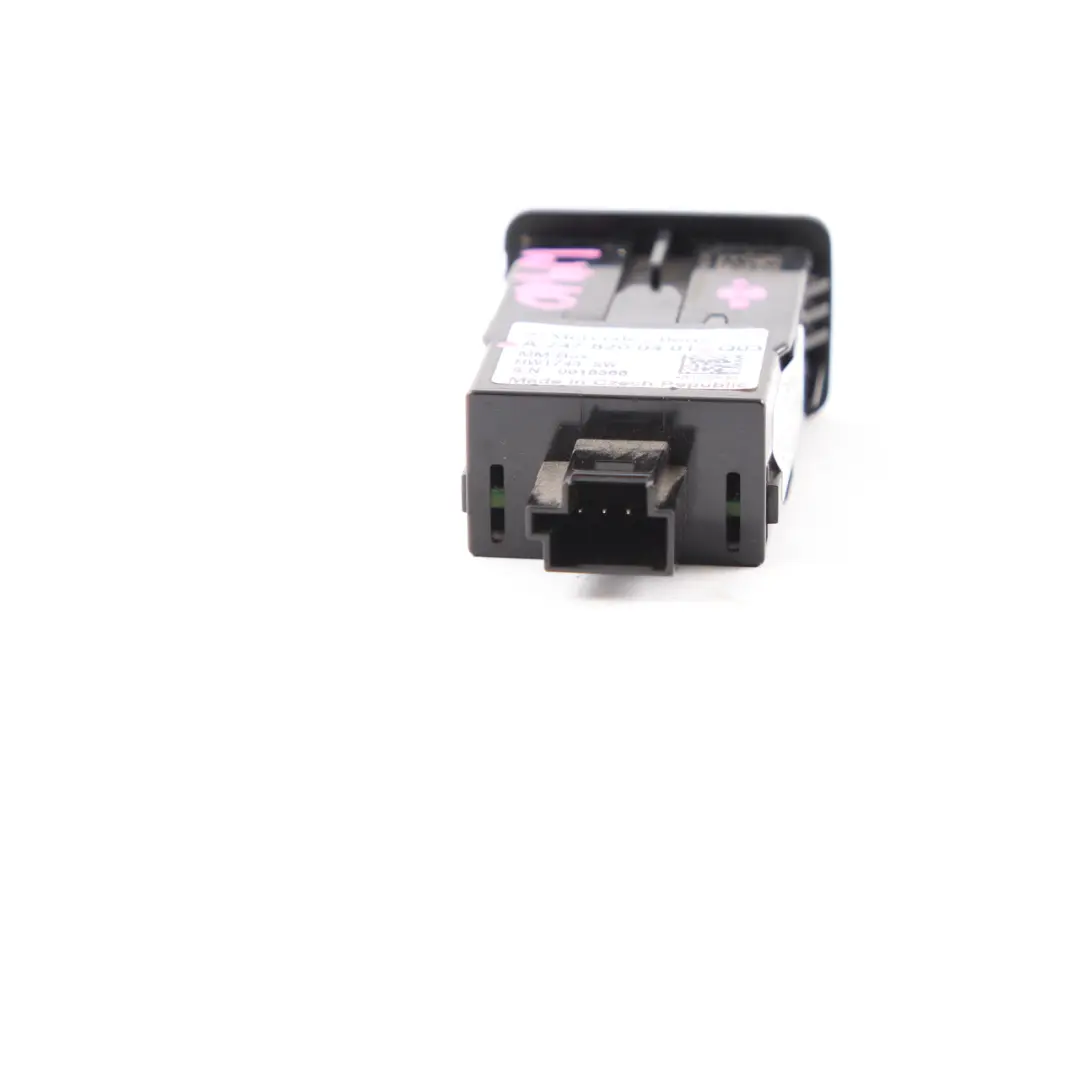 Presa di corrente USB per Mercedes Sprinter W910 con numero di parte A2478200401 Mercedes Sprinter W910 Presa di corrente USB - SKU A2478200401 - Numero di parte A2478200401