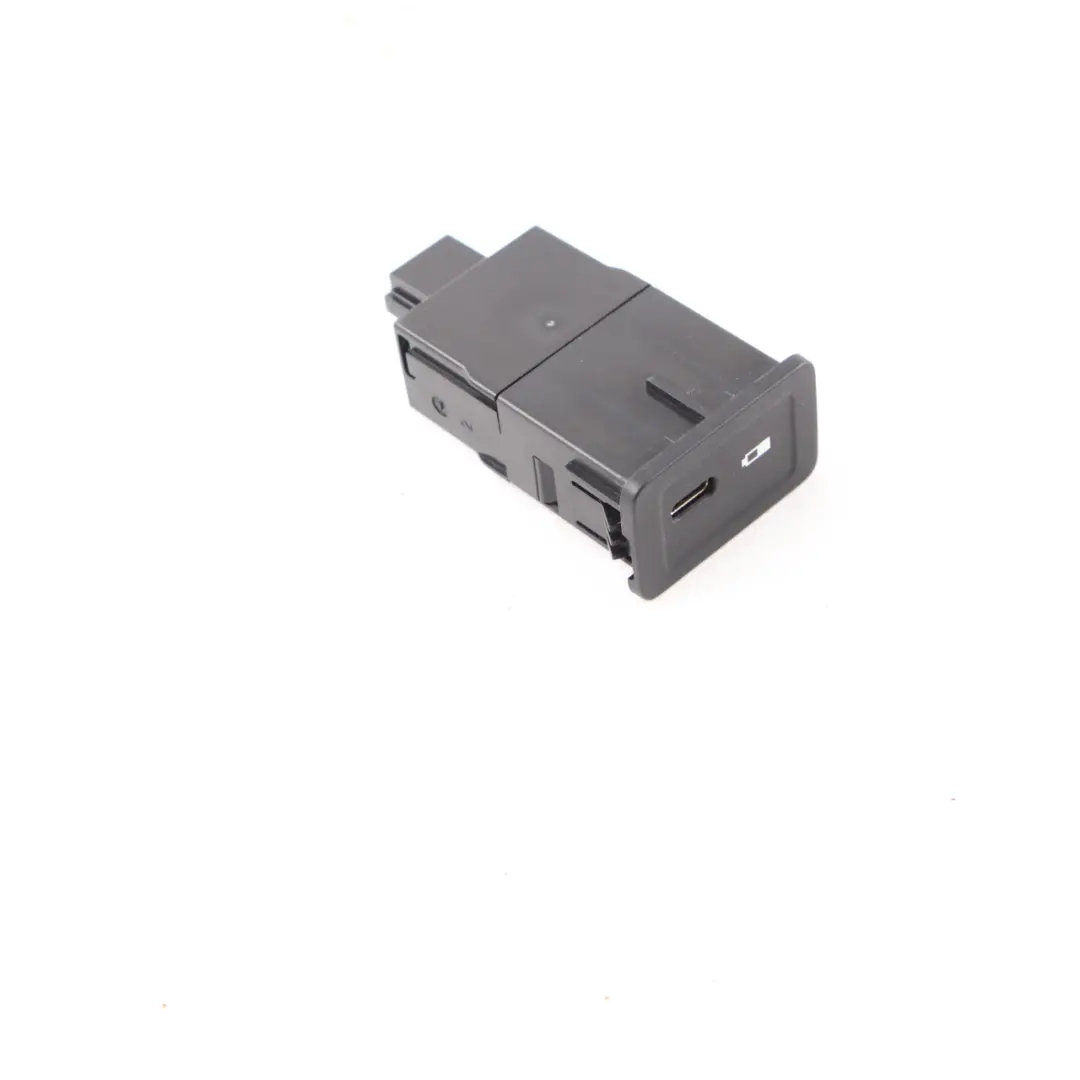 USB Aux Anschlussbuchse für Mercedes Sprinter W910 mit Teilenummer A2478200401 Mercedes Sprinter W910 USB Aux Anschlussbuchse - SKU A2478200401 - Teilenummer A2478200401