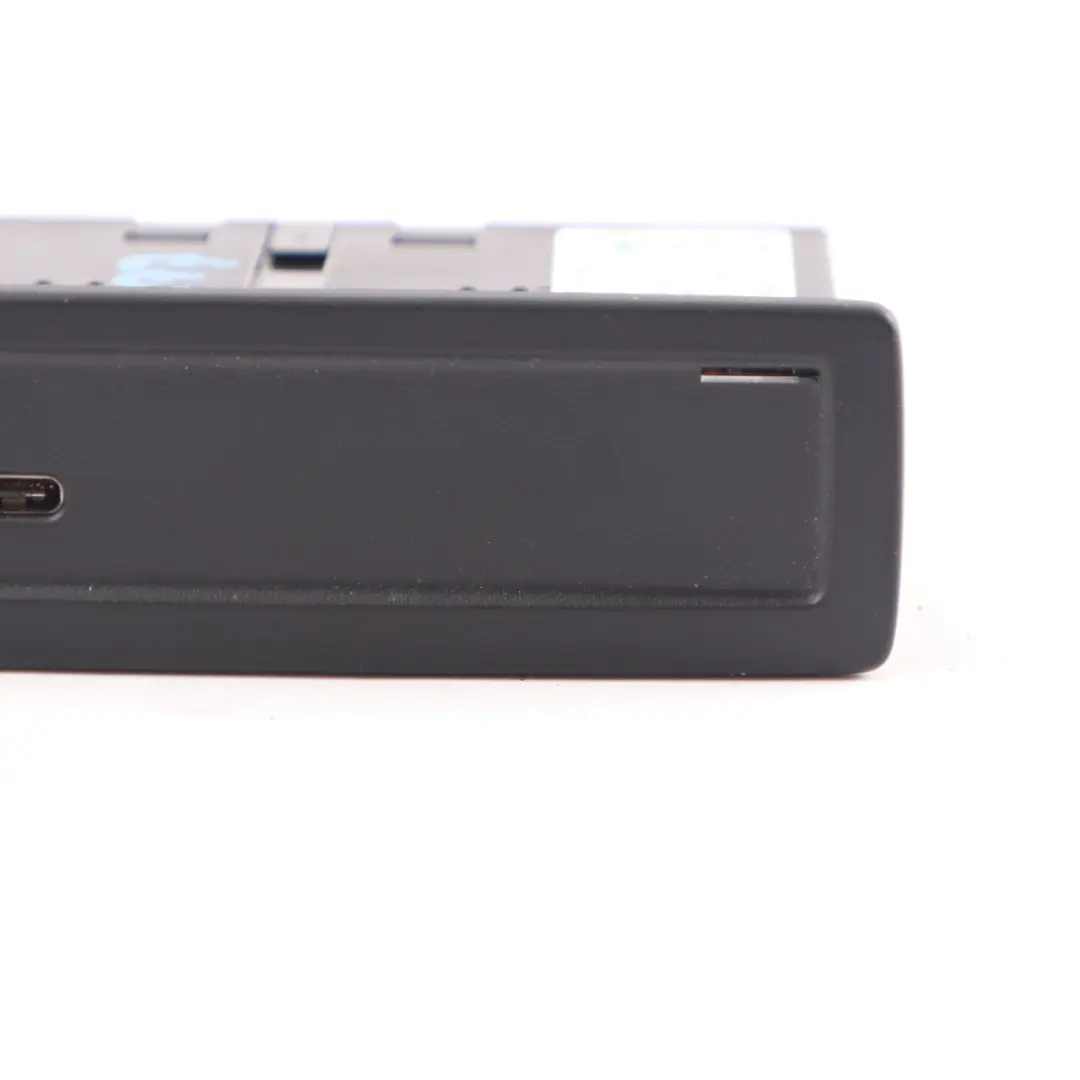 USB Port Buchse Stecker Bedienfeld Anschluss für Mercedes W177 W247 mit Teilenummer A2478203902 Mercedes W177 W247 USB Port Buchse Stecker Bedienfeld Anschluss - SKU A2478203902 - Teilenummer A2478203902