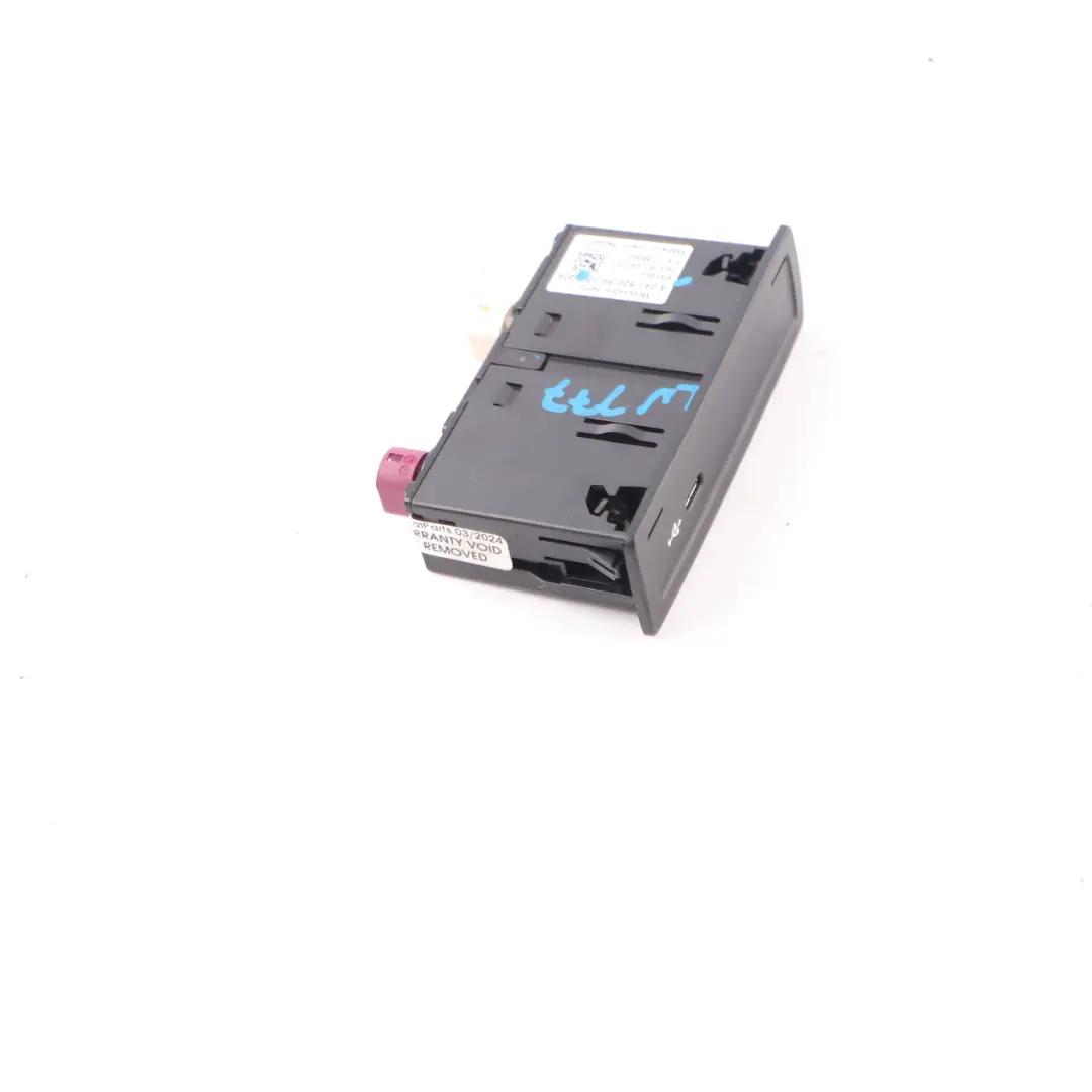 Mercedes W177 W247 Port Prise USB Connexion au panneau de contrôle - SKU A2478203902 - Numéro de pièce A2478203902