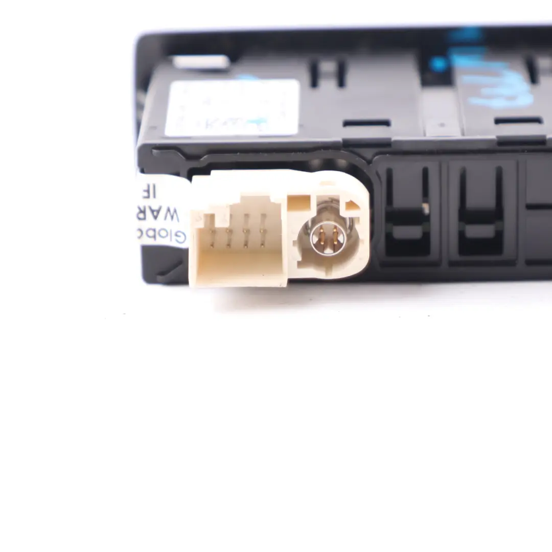 Presa USB Plug Pannello di Controllo Connessione per Mercedes W177 W247 con numero di parte A2478203902 Mercedes W177 W247 Presa USB Plug Pannello di Controllo Connessione - SKU A2478203902 - Numero di parte A2478203902