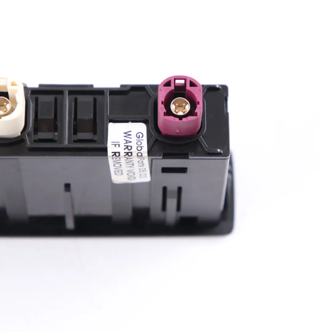 USB Puerto Enchufe Conector Unidad MM-BOX para Mercedes W177 W213 W247 con número de pieza A2478204002 Mercedes W177 W213 W247 USB Puerto Enchufe Conector Unidad MM-BOX - SKU A2478204002 - Número de pieza A2478204002