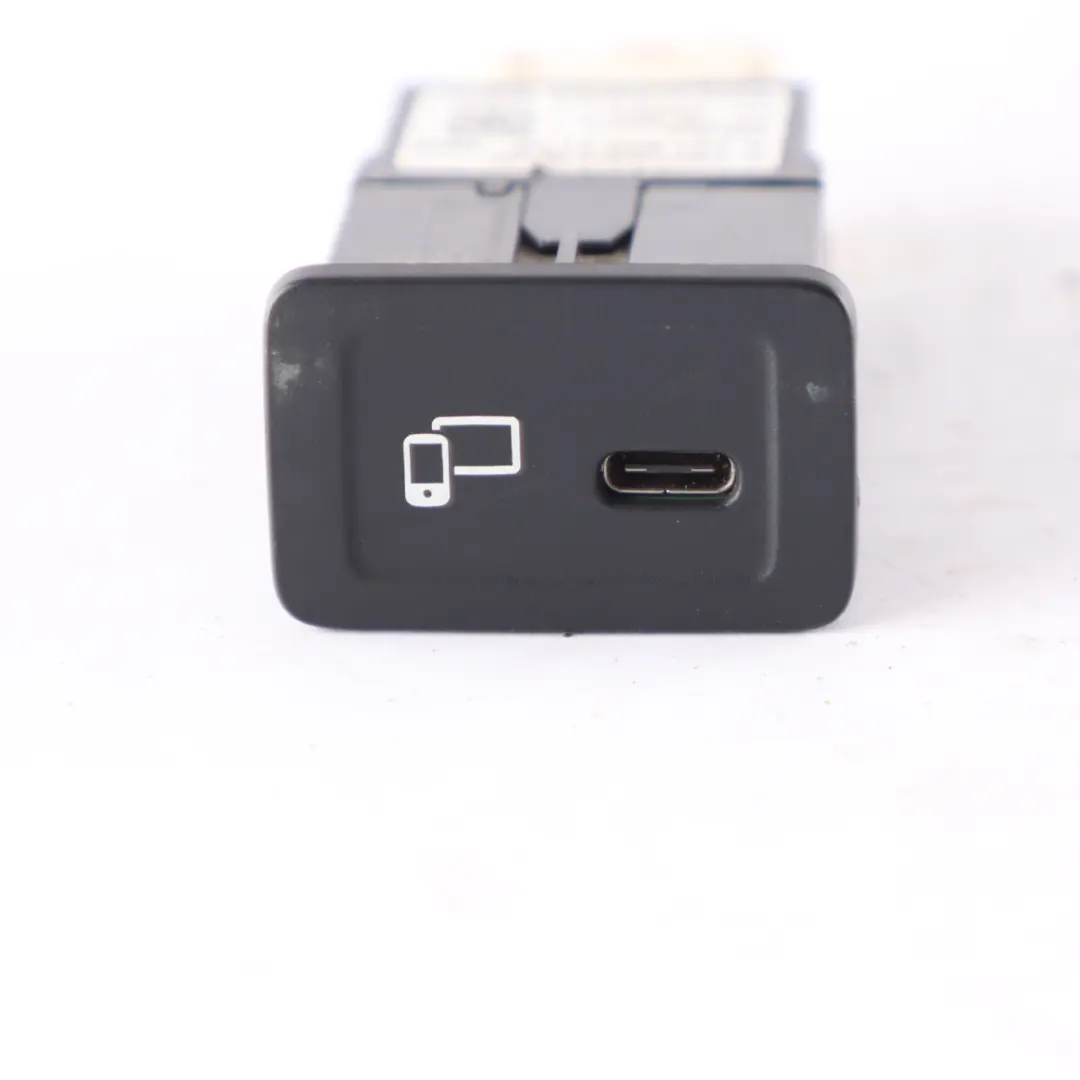 W907 Aux USB Port Socket para Mercedes con número de pieza A2478204102 Mercedes W907 Aux USB Port Socket - SKU A2478204102 - Número de pieza A2478204102