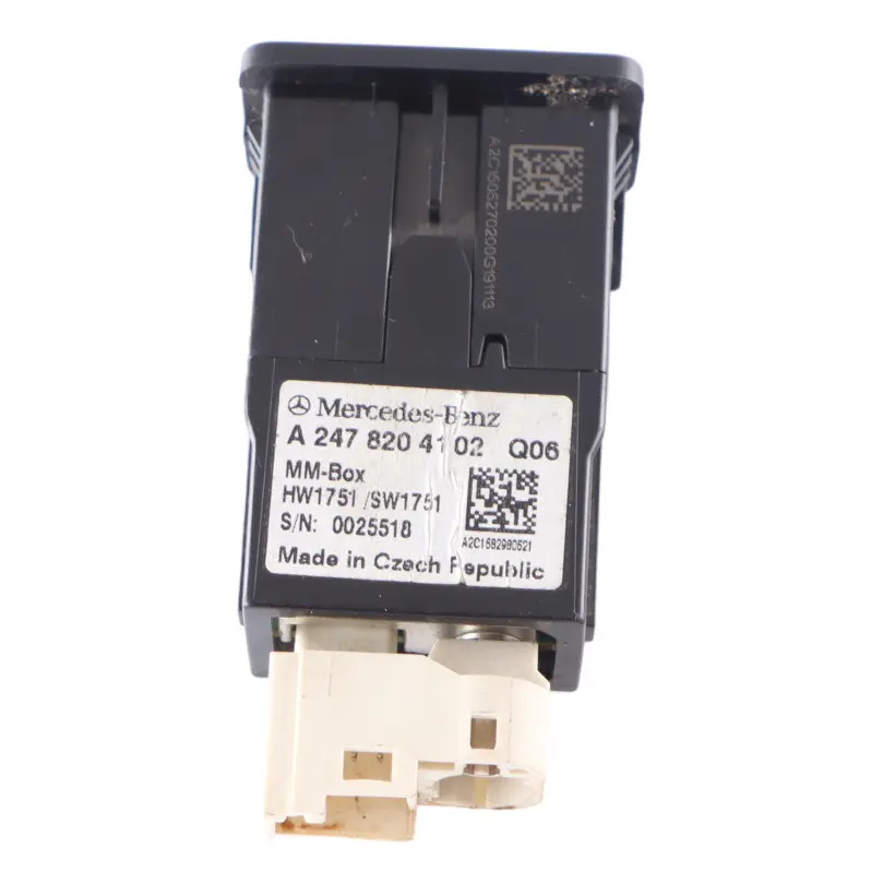 Mercedes W907 Aux USB Port Socket - SKU A2478204102 - Número de pieza A2478204102