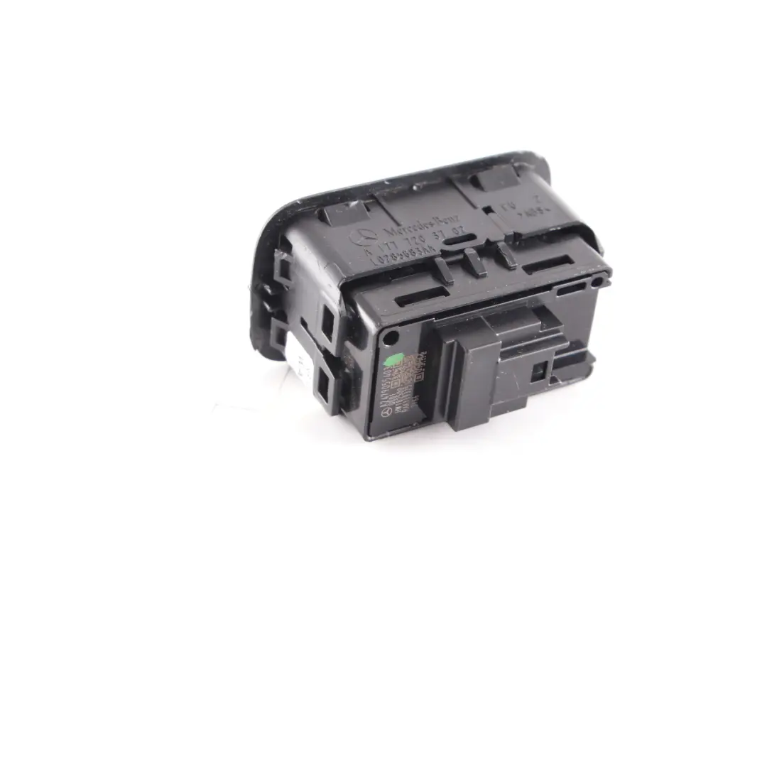 Interruptor maletero Portón trasero Botón de apertura para Mercedes W177 Berlina con número de pieza A2479055403 Mercedes W177 Berlina Interruptor maletero Portón trasero Botón de apertura - SKU A2479055403 - Número de pieza A2479055403
