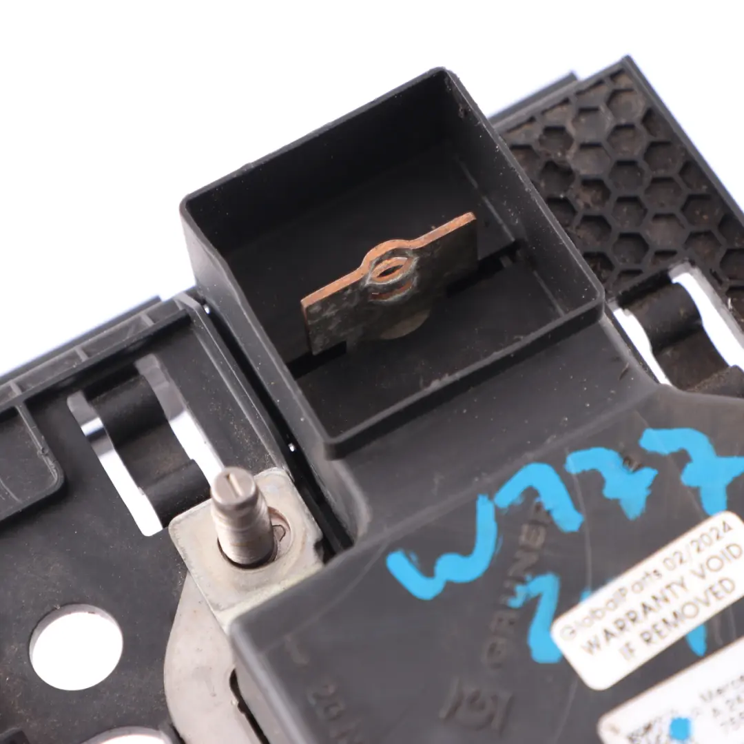 Scatola batteria Terminale distribuzione positivo per Mercedes W177 W247 con numero di parte A2479061803 Mercedes W177 W247 Scatola batteria Terminale distribuzione positivo - SKU A2479061803 - Numero di parte A2479061803