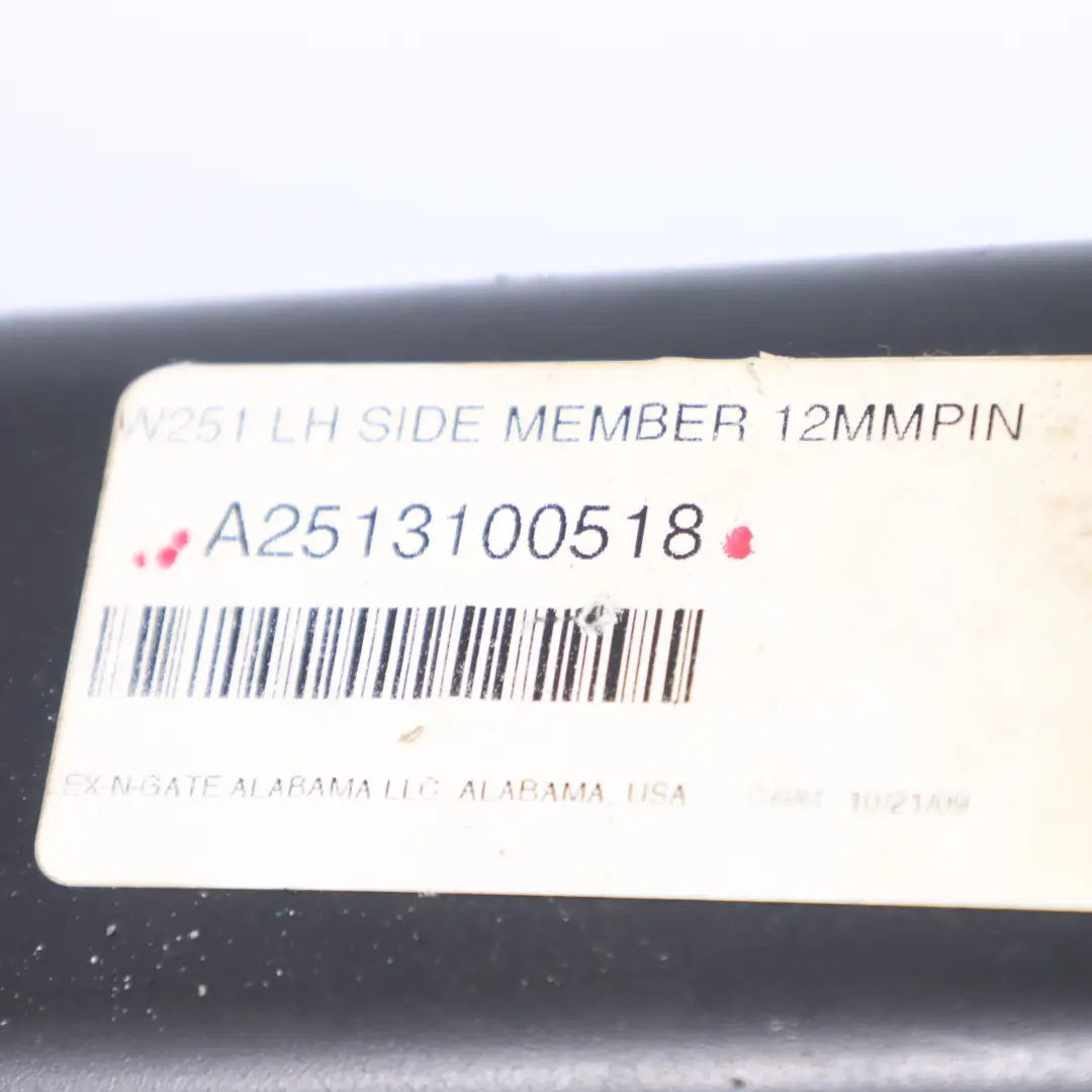 Gancio barra montante rimorchio Membro sinistro per Mercedes W251 con numero di parte A2513100518 Mercedes W251 Gancio barra montante rimorchio Membro sinistro - SKU A2513100518 - Numero di parte A2513100518