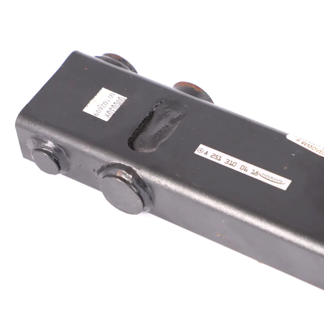 Barra Suspensión Gancho Remolque Miembro Derecho para Mercedes W251 con número de pieza A2513100518 Mercedes W251 Barra Suspensión Gancho Remolque Miembro Derecho - SKU A2513100618 - Número de pieza A2513100518