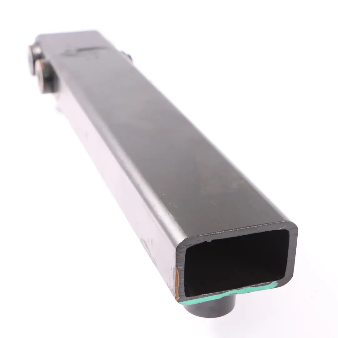 Barra montante Gancio per rimorchio Membro destro per Mercedes W251 con numero di parte A2513100518 Mercedes W251 Barra montante Gancio per rimorchio Membro destro - SKU A2513100618 - Numero di parte A2513100518