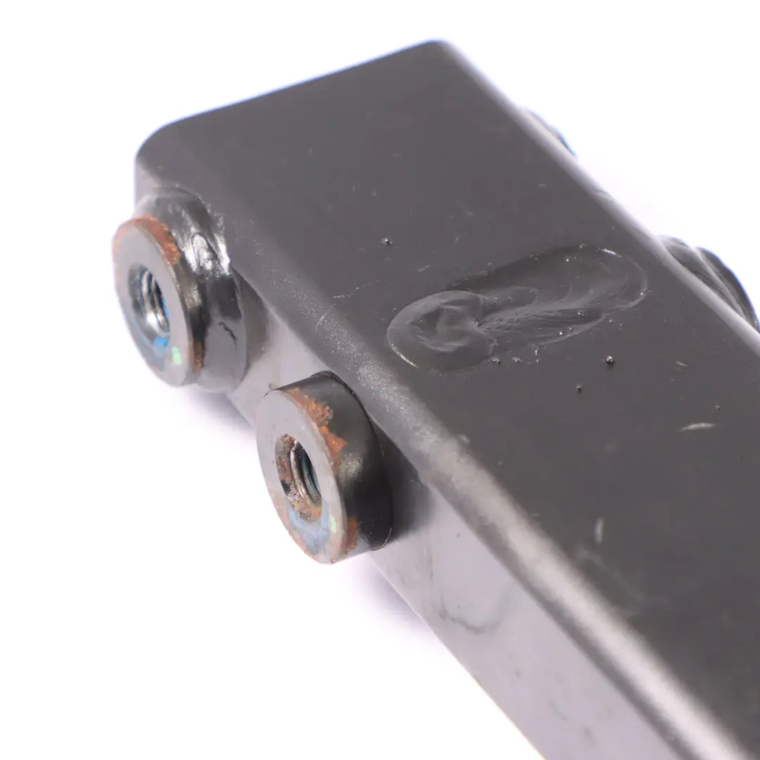 Domstrebe Haken Anhängerhalterung rechts für Mercedes W251 mit Teilenummer A2513100518 Mercedes W251 Domstrebe Haken Anhängerhalterung rechts - SKU A2513100618 - Teilenummer A2513100518