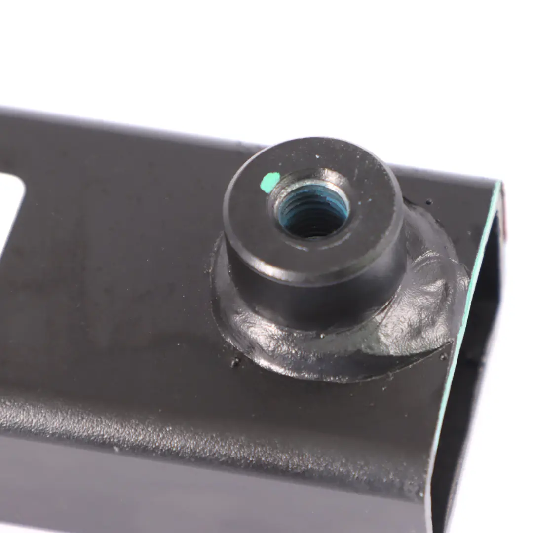 Barra montante Gancio per rimorchio Membro destro per Mercedes W251 con numero di parte A2513100518 Mercedes W251 Barra montante Gancio per rimorchio Membro destro - SKU A2513100618 - Numero di parte A2513100518