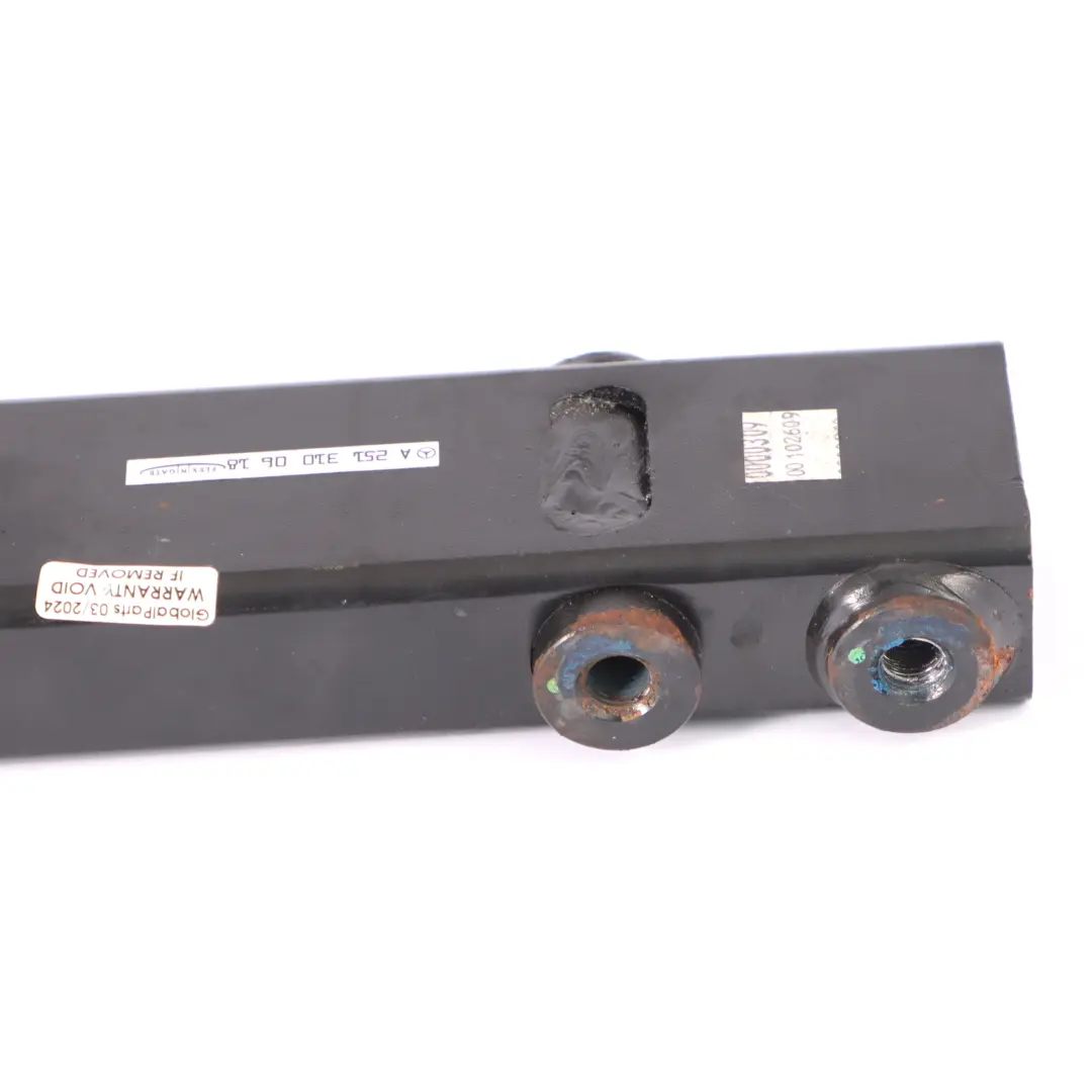 Domstrebe Haken Anhängerhalterung rechts für Mercedes W251 mit Teilenummer A2513100518 Mercedes W251 Domstrebe Haken Anhängerhalterung rechts - SKU A2513100618 - Teilenummer A2513100518