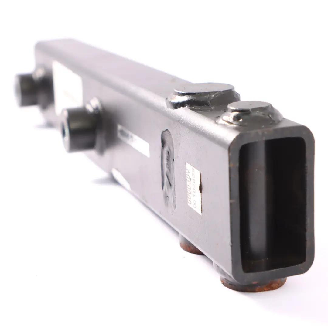 Barra montante Gancio per rimorchio Membro destro per Mercedes W251 con numero di parte A2513100518 Mercedes W251 Barra montante Gancio per rimorchio Membro destro - SKU A2513100618 - Numero di parte A2513100518